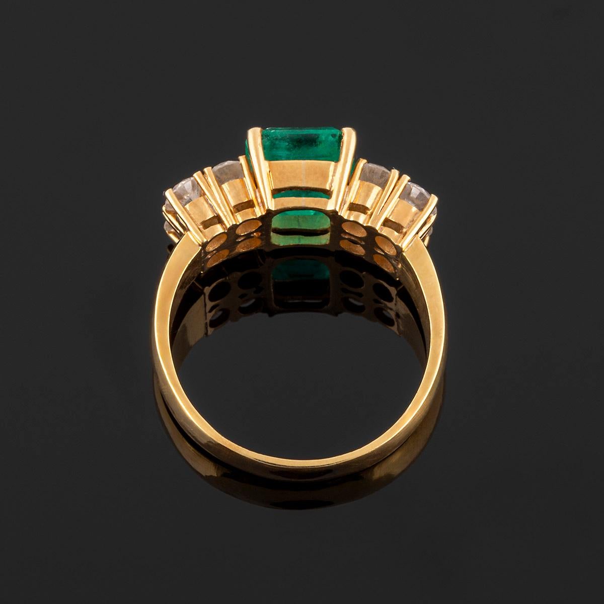 Cocktail ring in gold and Colombian emeralds and diamondst4. In Good Condition For Sale In MADRID, ES