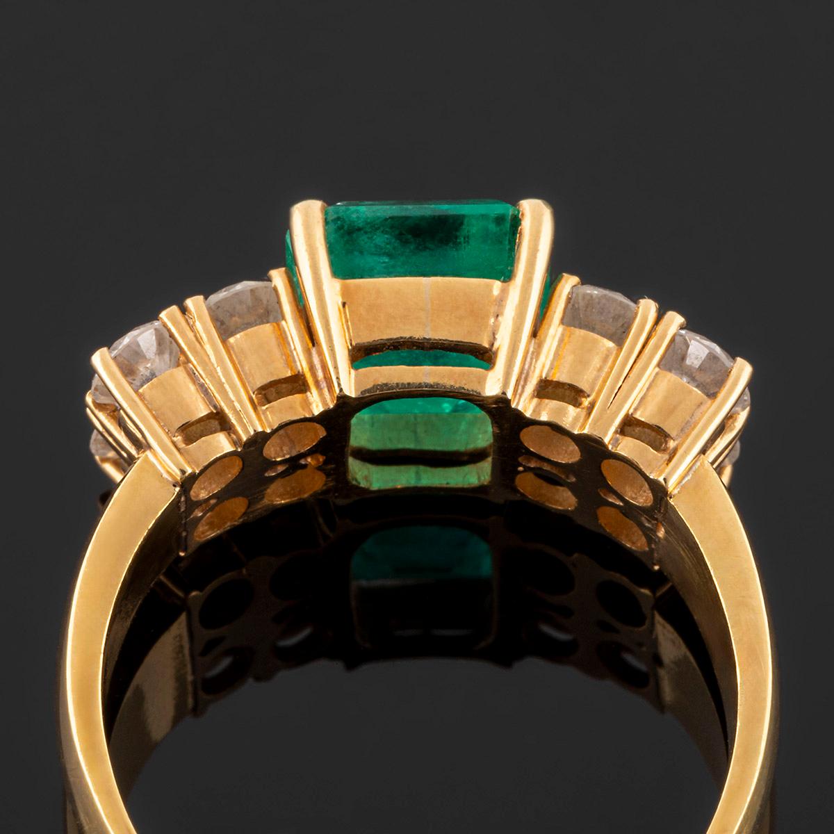 Women's Cocktail ring in gold and Colombian emeralds and diamondst4. For Sale