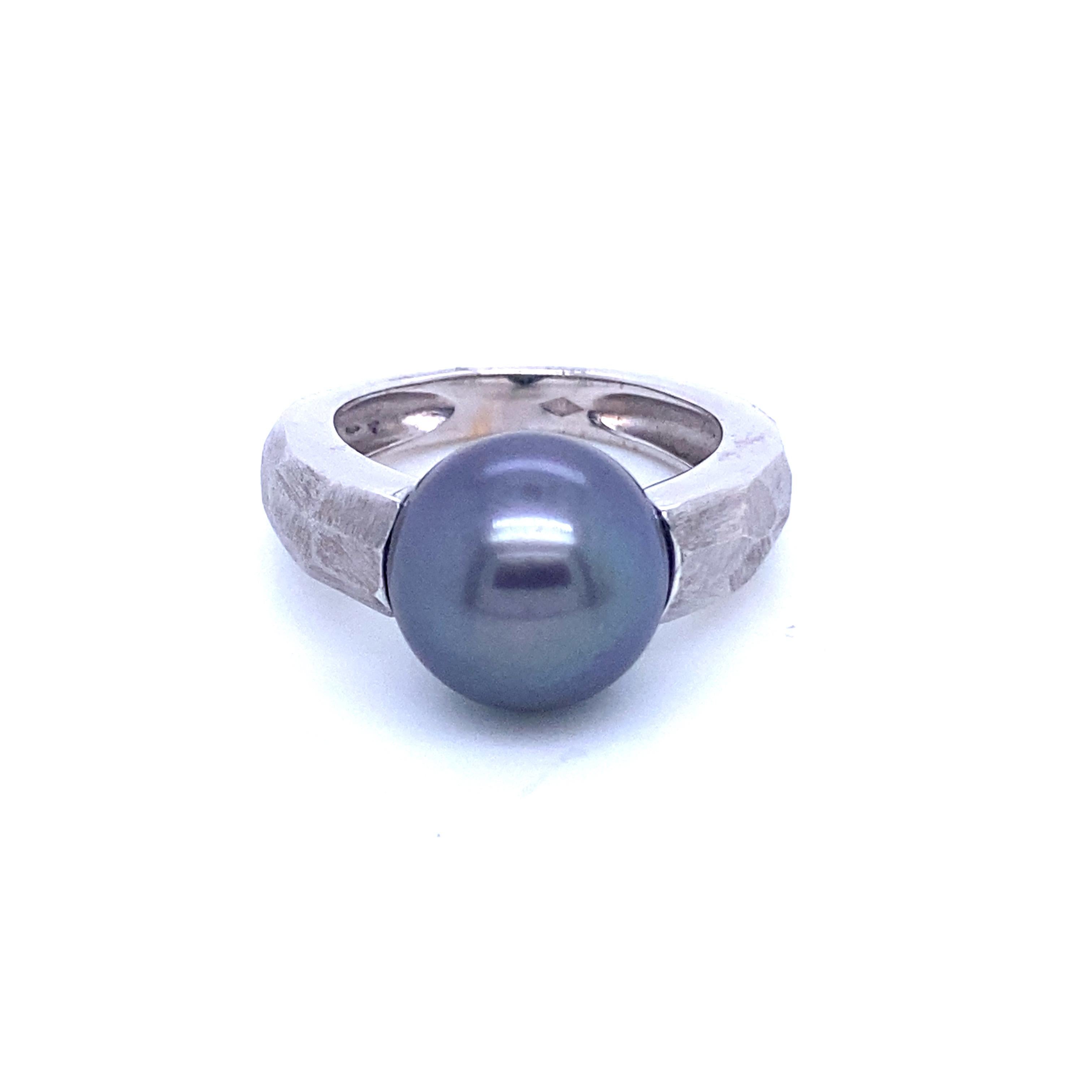 Oval Cut Cocktail Ring in Grey Gold and Tahiti Pearl For Sale