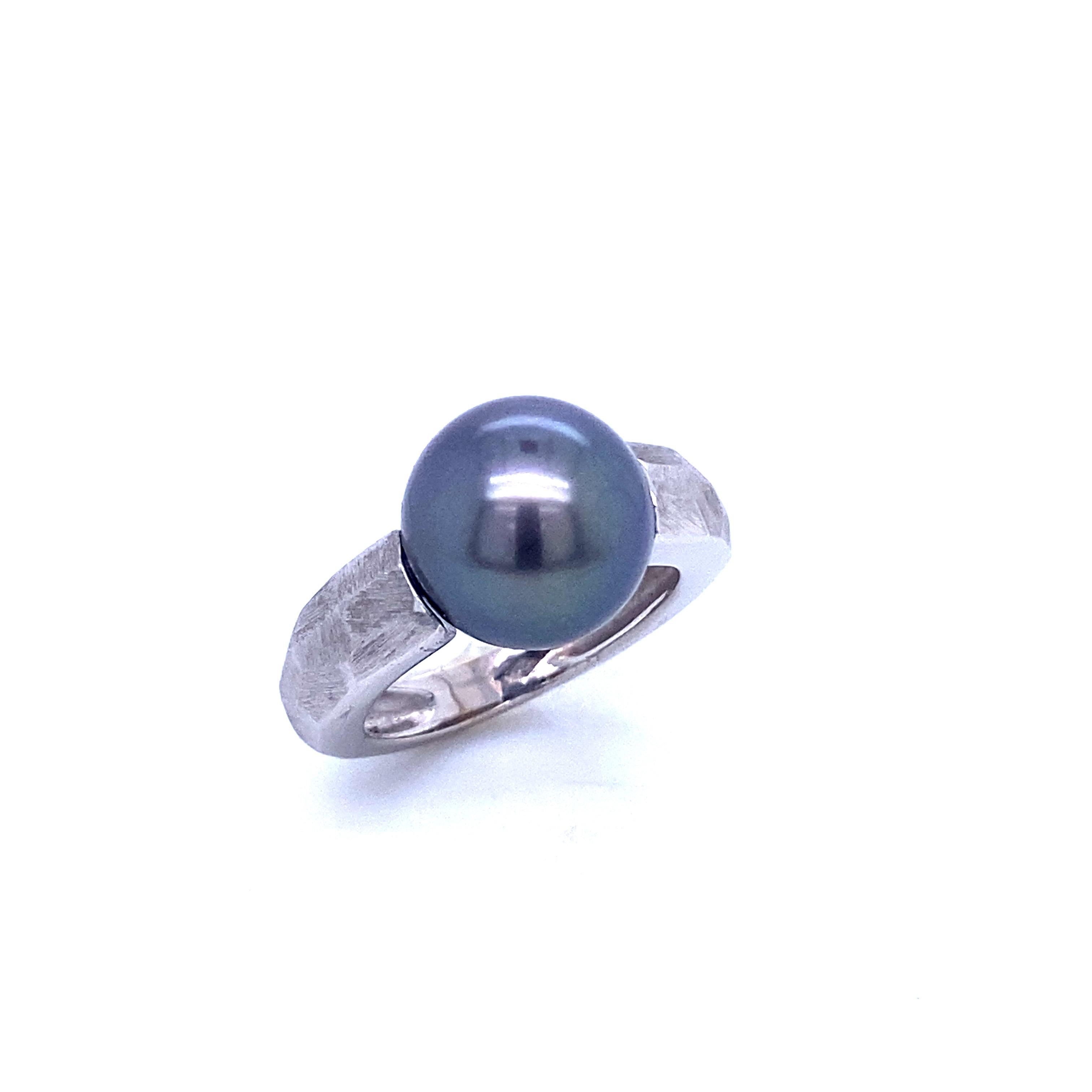 Women's or Men's Cocktail Ring in Grey Gold and Tahiti Pearl For Sale