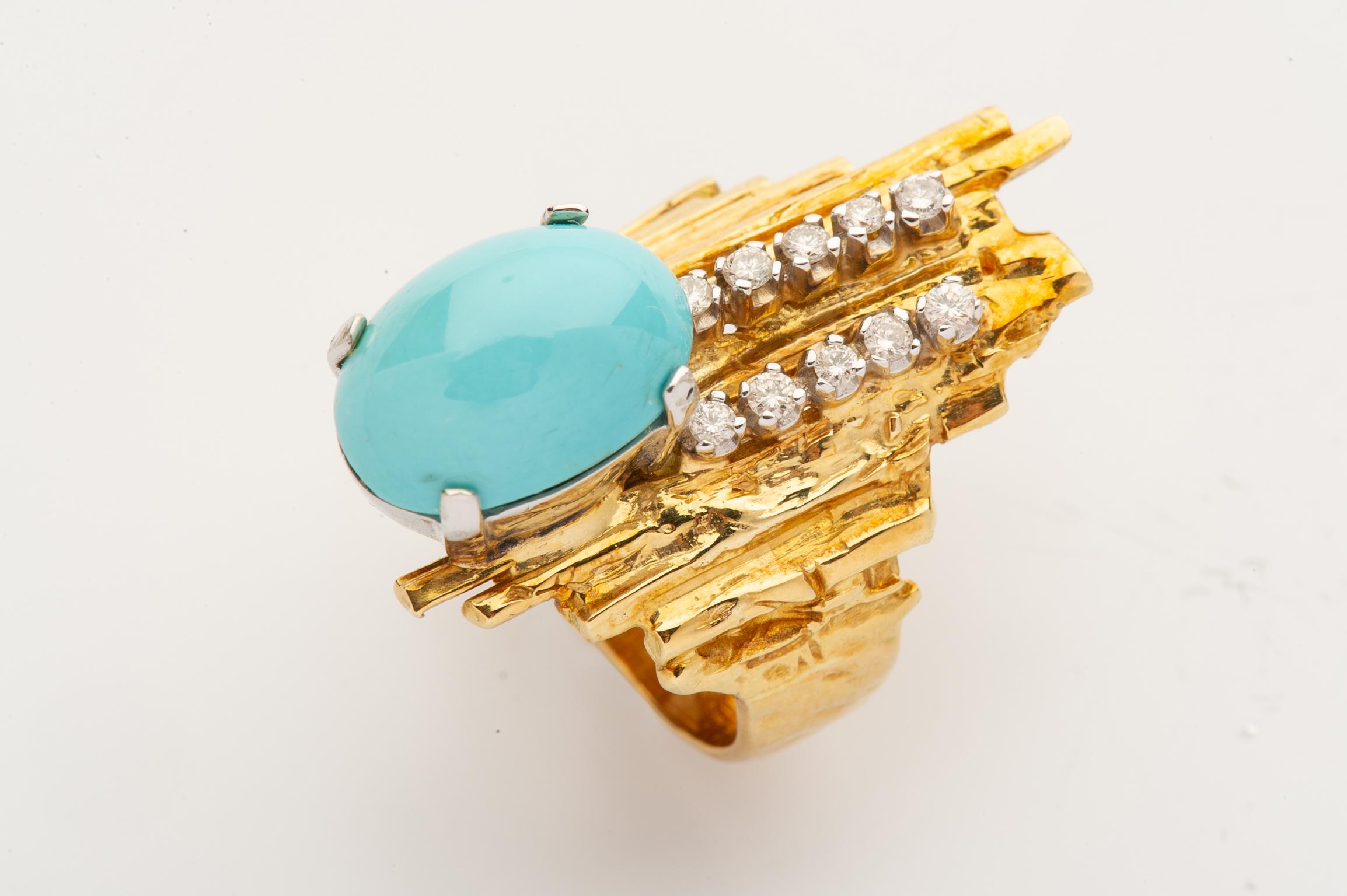 Italian cocktail ring in yellow gold, turquoise cabochon and diamonds - signed Nene Antonione designer -
turquoise: cm. 13x 9 x H.6 cm -
Unique piece made for an Italian lady.
   