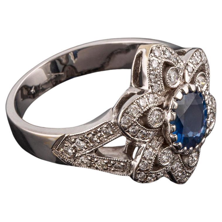 Cocktail ring in white gold, blue sapphire and diamonds. For Sale