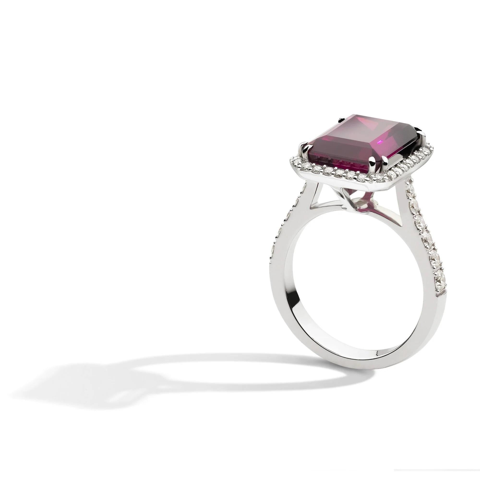 Contemporary Cocktail Ring in White Gold with Tanzanite, White Diamonds and Micromosaic For Sale