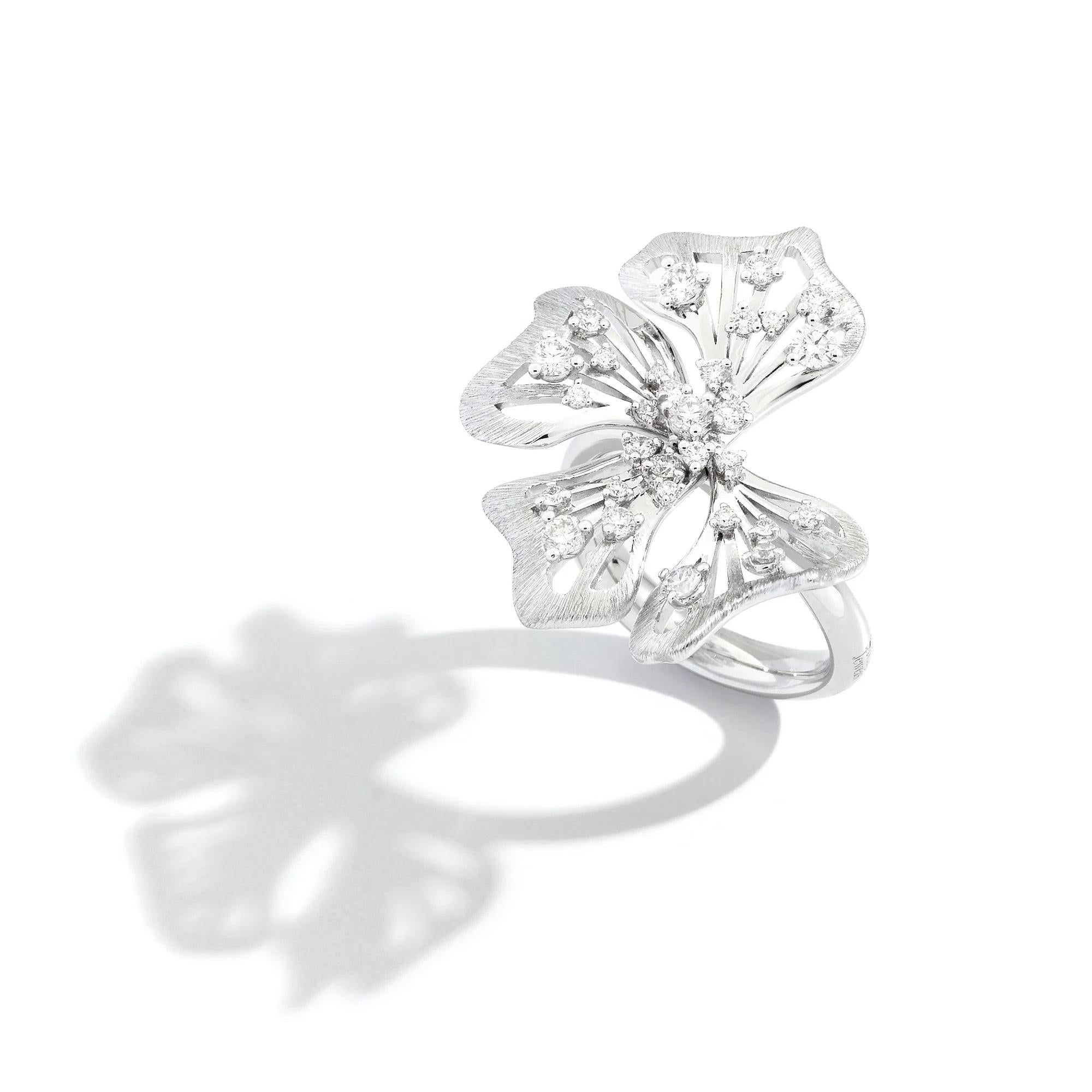 For Sale:  Cocktail Ring in White Gold with White Diamonds 3