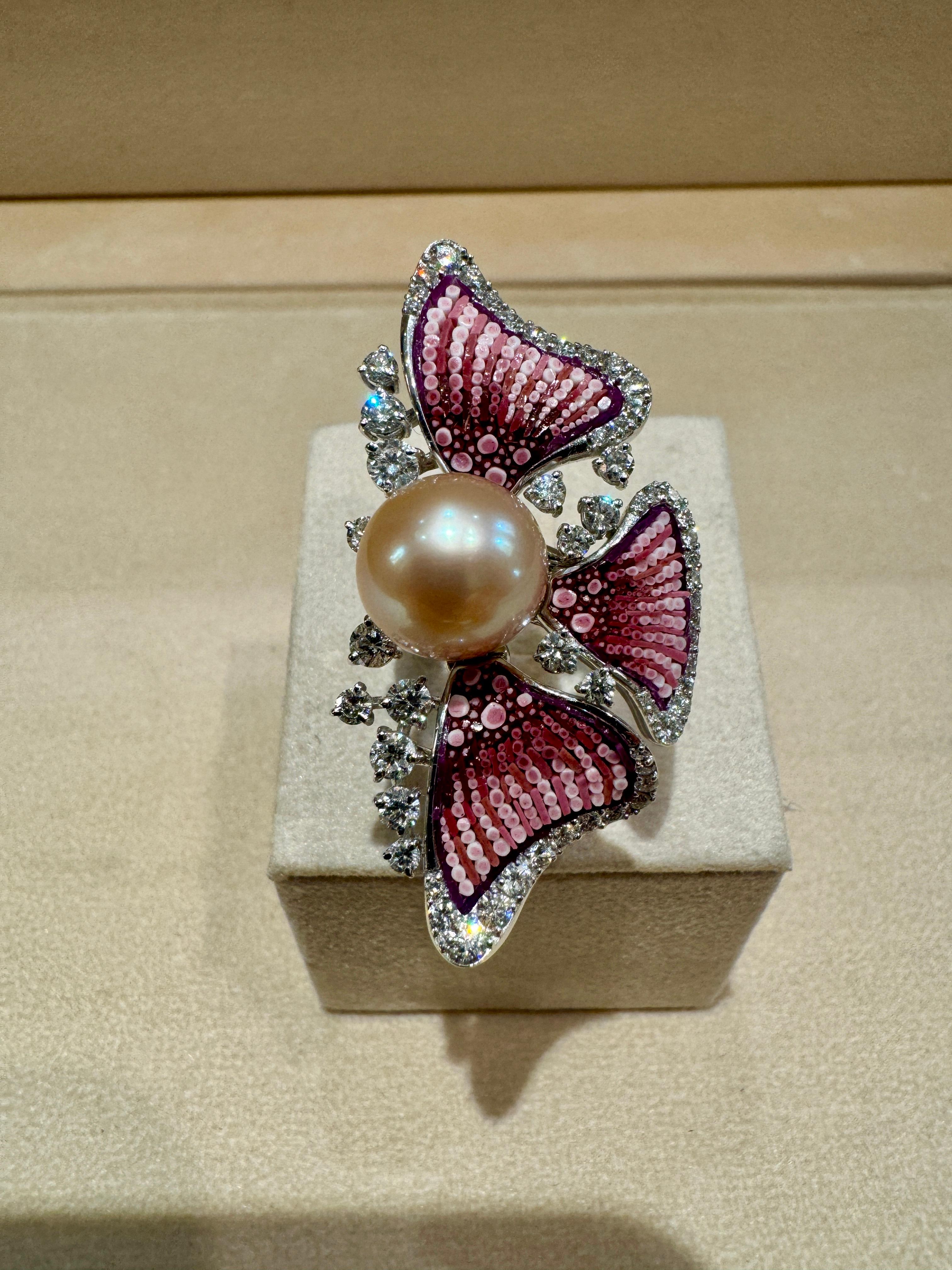 Modern Cocktail Ring in White Gold with White Diamonds, Pearl and Micromosaic For Sale