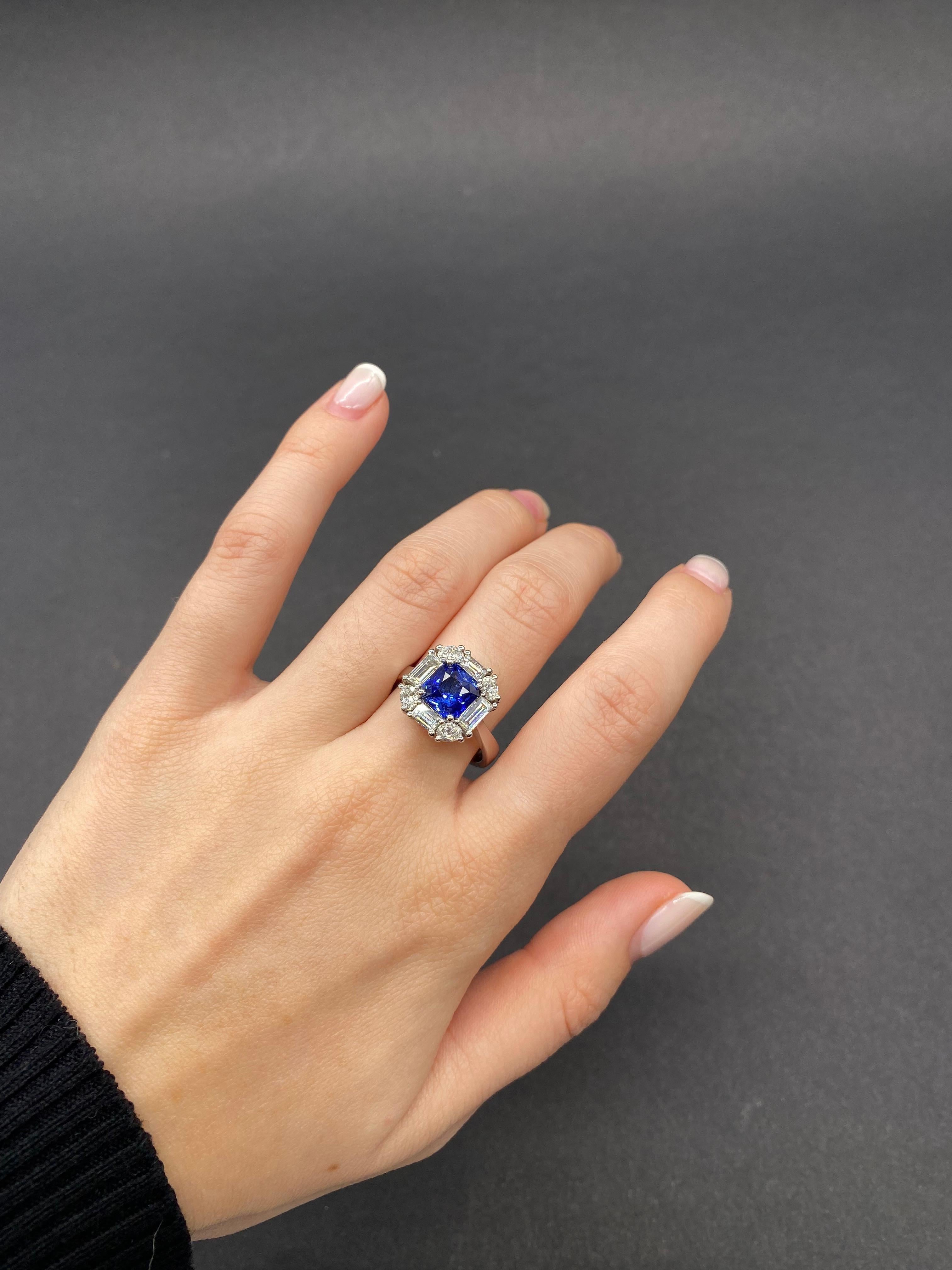 Artisan Cocktail Ring Natural Sapphire and Diamonds For Sale