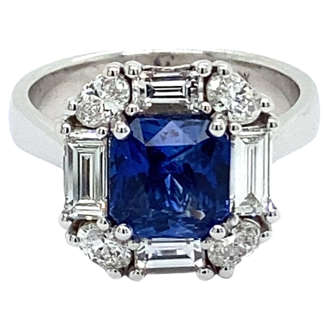 Cocktail Ring Natural Sapphire and Diamonds For Sale