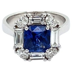 Cocktail Ring Natural Sapphire and Diamonds
