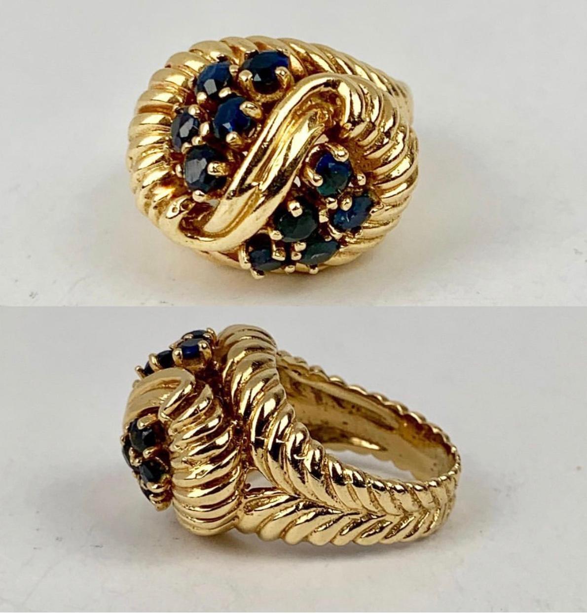 Bague en or jaune 14k de style crevette avec 10 saphirs ronds à facettes.  Datant des années 1960, en parfait état d'origine.
Les bijoux de style 