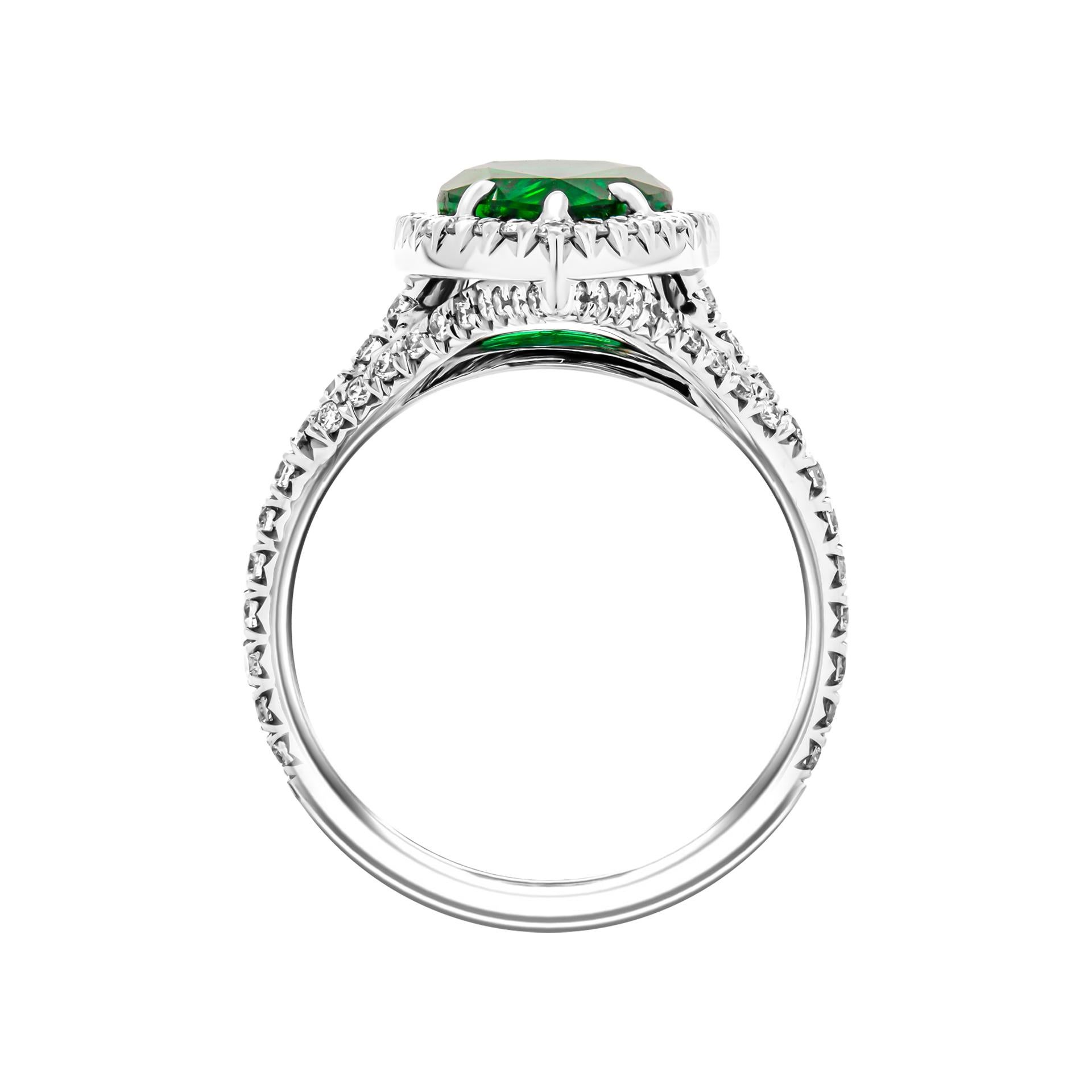 Pear Cut Cocktail Ring with 2.16 Carat Green Emerald Pear Shape For Sale