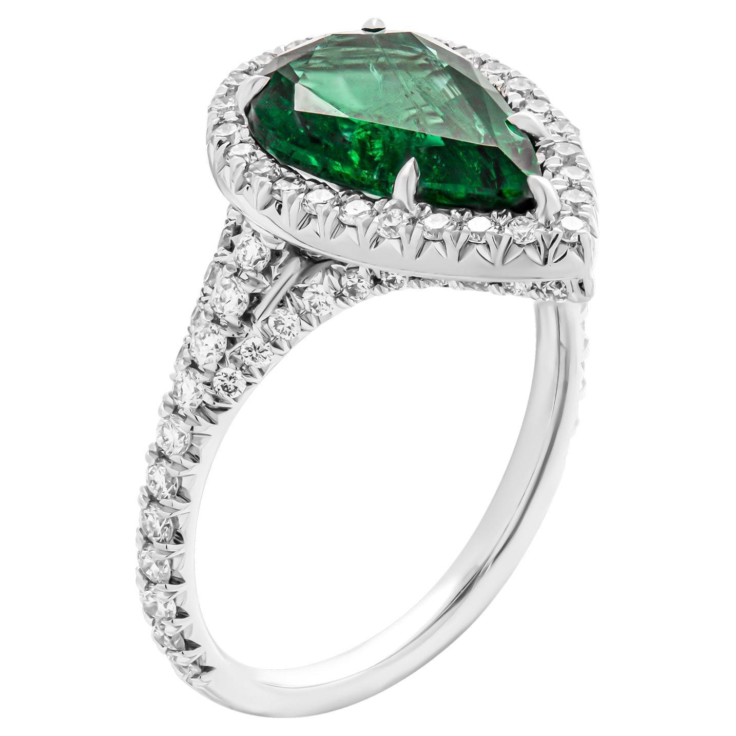Cocktail Ring with 2.16 Carat Green Emerald Pear Shape For Sale