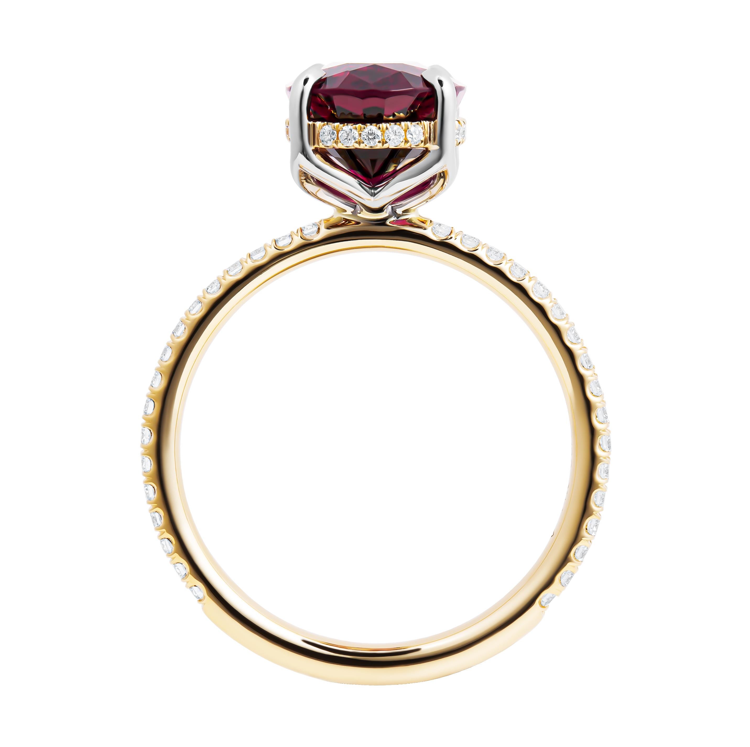 Taille ovale Bague cocktail avec grenat rhodolite de 5,00 carats en vente