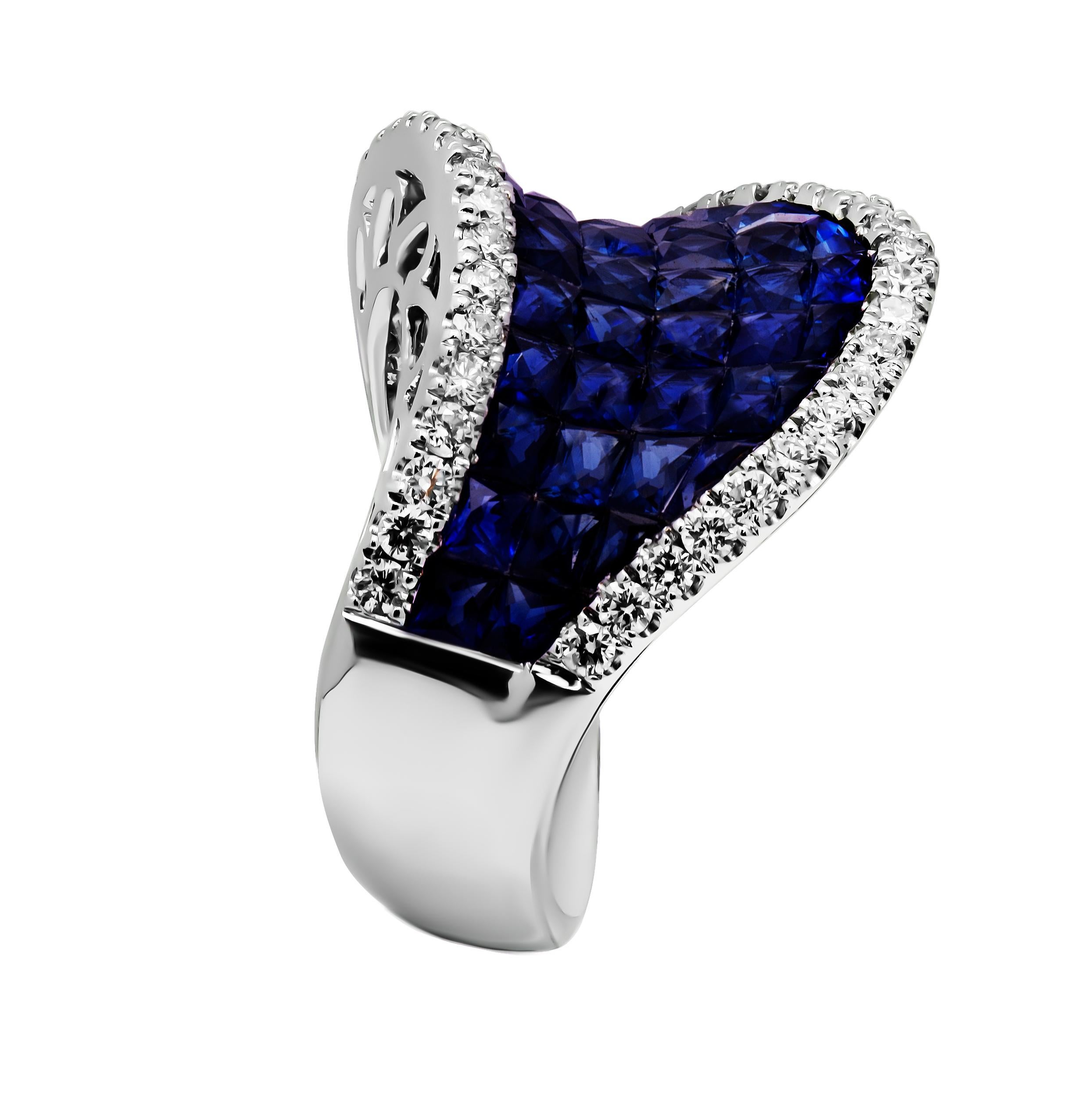 Taglio misto Anello da cocktail con diamanti e zaffiri blu in vendita