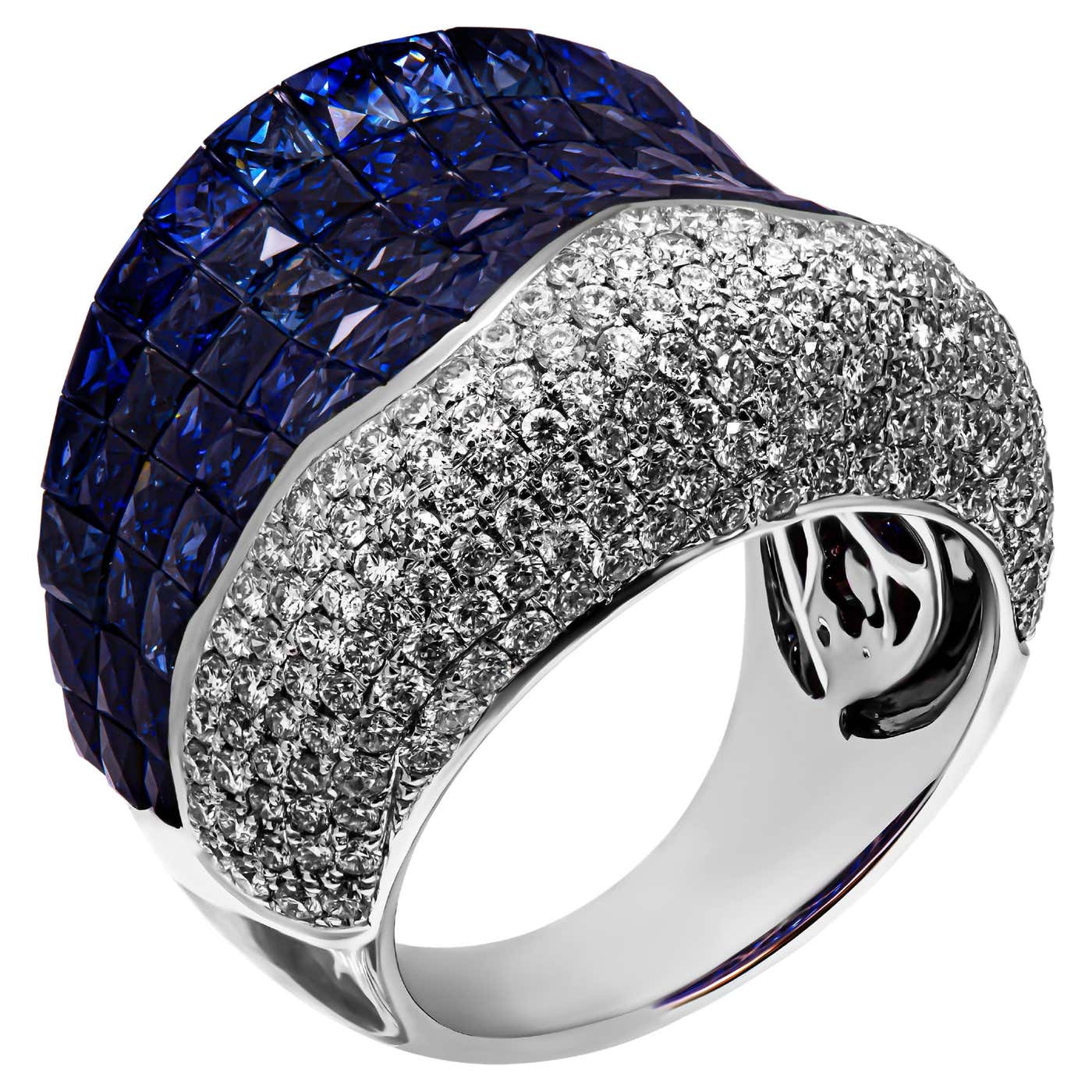 A Single Cocktail Rings Cocktail ring with Diamonds and Sapphires For Sale at 1stDibs