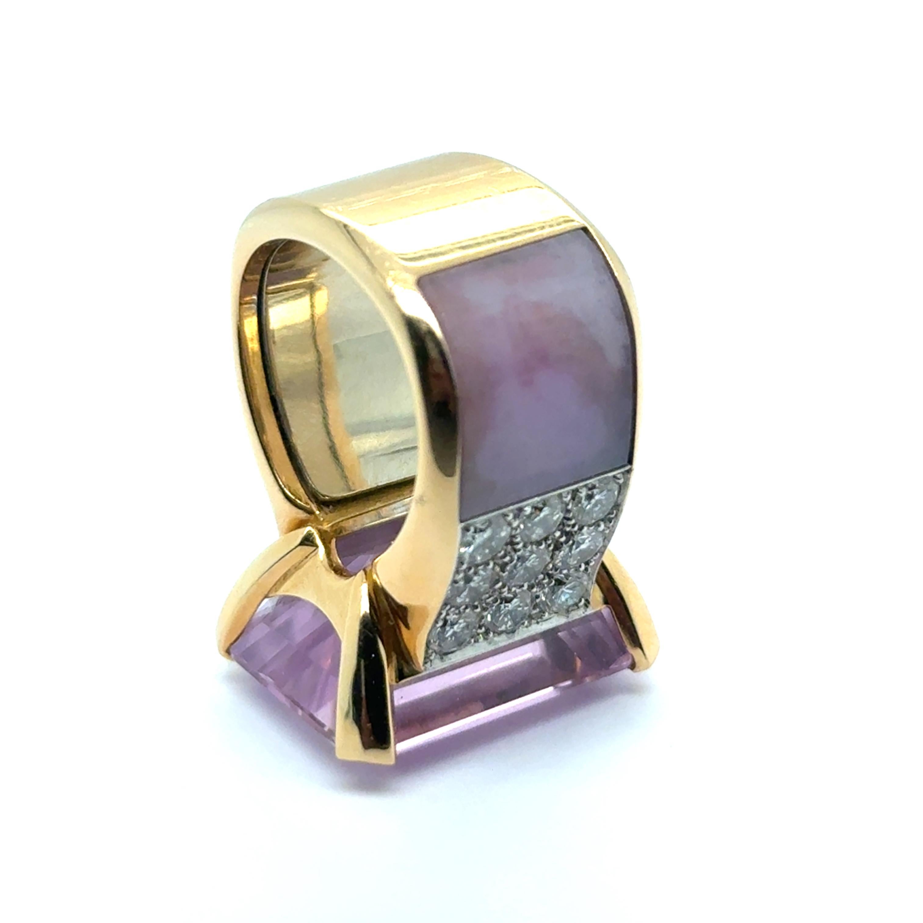Cocktailring mit Diamanten und Kunzit aus 18 Karat Gelbgold von Binder im Angebot 1