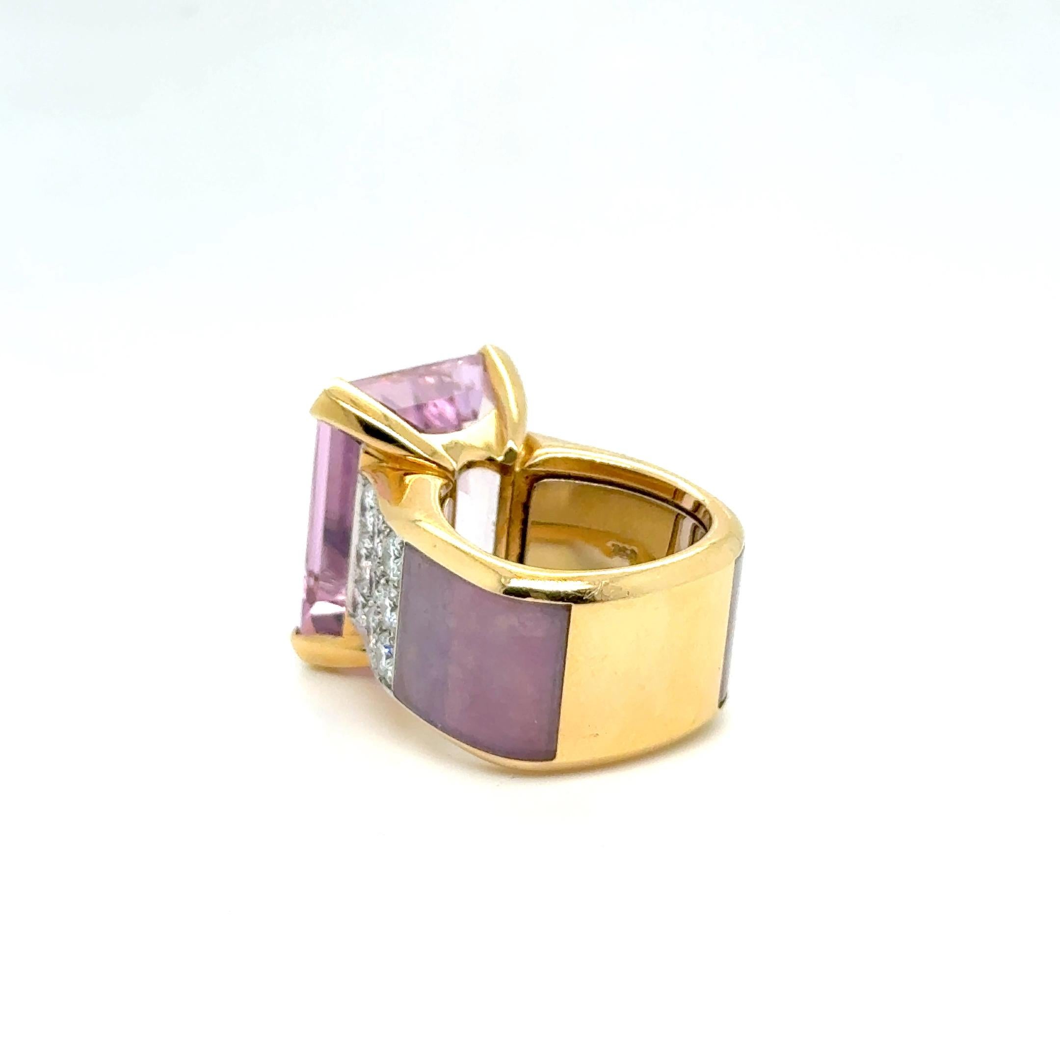 Cocktailring mit Diamanten und Kunzit aus 18 Karat Gelbgold von Binder im Angebot 3