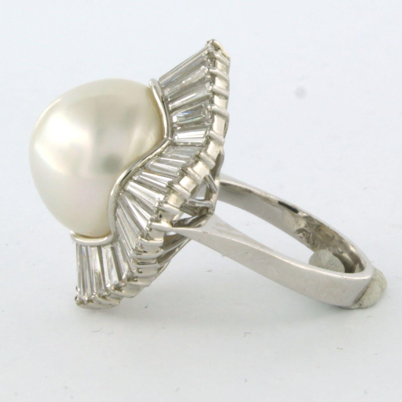 Cocktail Ring with pearl and diamonds 18k white gold In Good Condition For Sale In The Hague, ZH