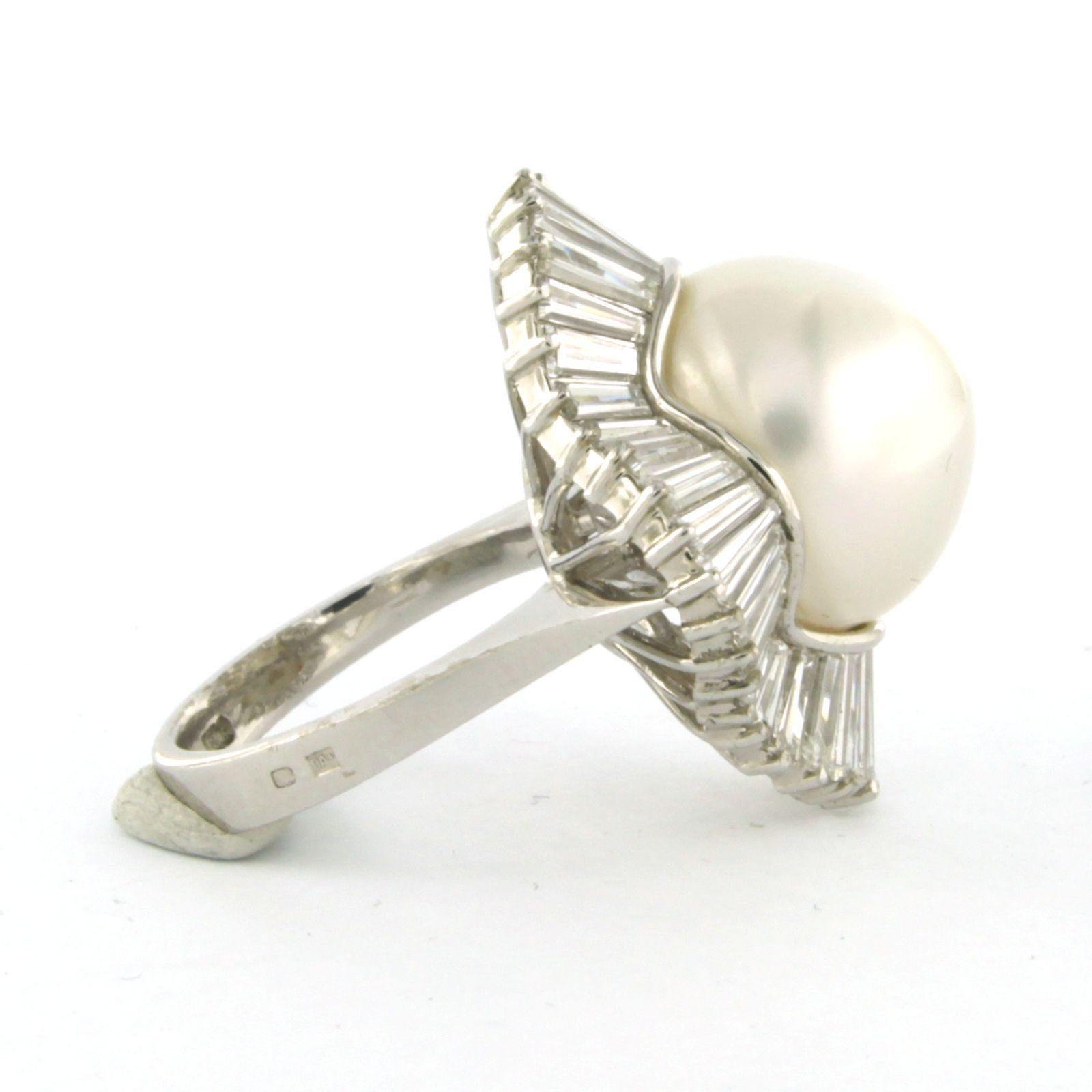 Women's Cocktail Ring with pearl and diamonds 18k white gold For Sale