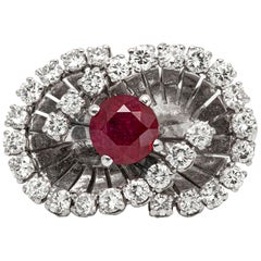 Bague cocktail avec rubis et diamants