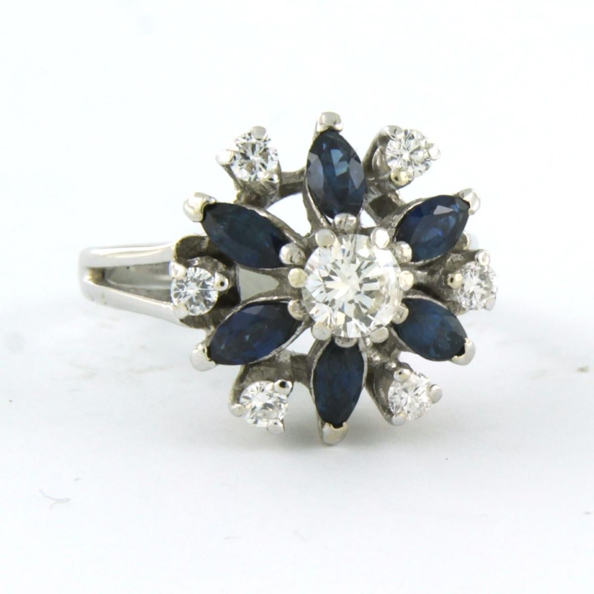 Anillo de cóctel con zafiro y diamantes talla brillante de hasta 0,56 ct Oro de 14k Moderno en venta