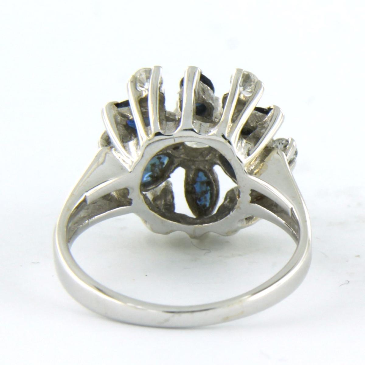 Anillo de cóctel con zafiro y diamantes talla brillante de hasta 0,56 ct Oro de 14k en venta 1