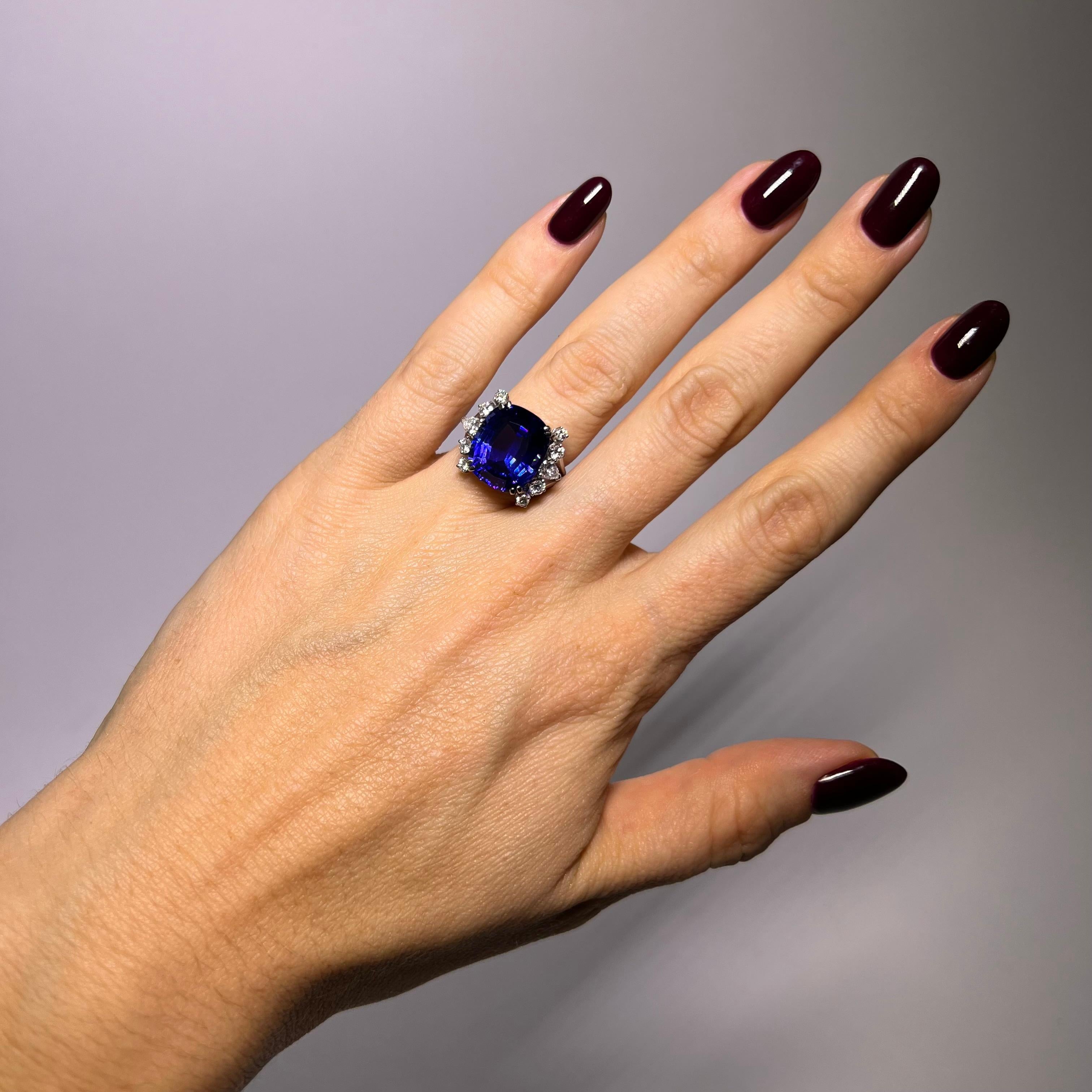 Anello Cocktail con tanzanite e diamanti in oro bianco 18 carati in vendita 8