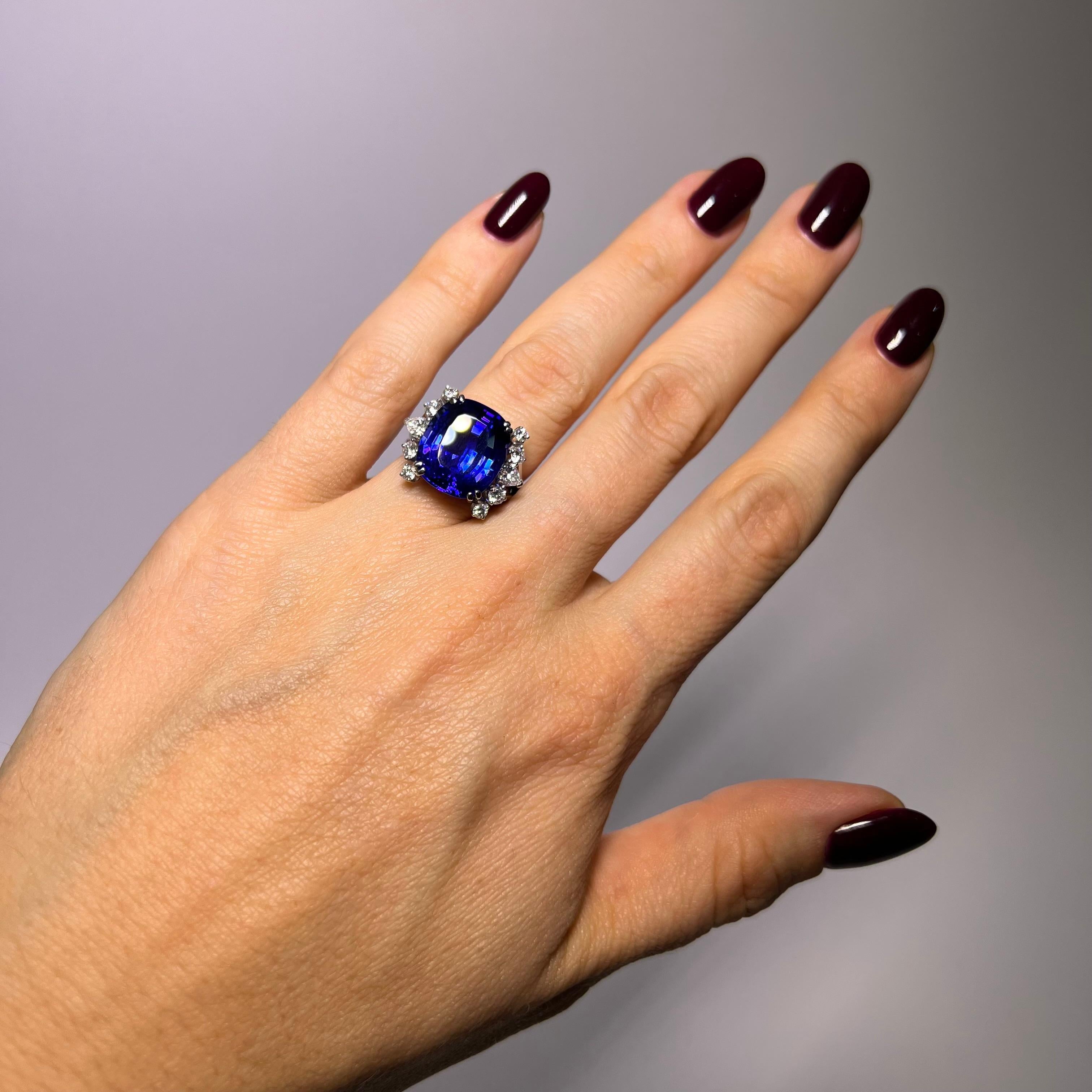 Anello Cocktail con tanzanite e diamanti in oro bianco 18 carati in vendita 9