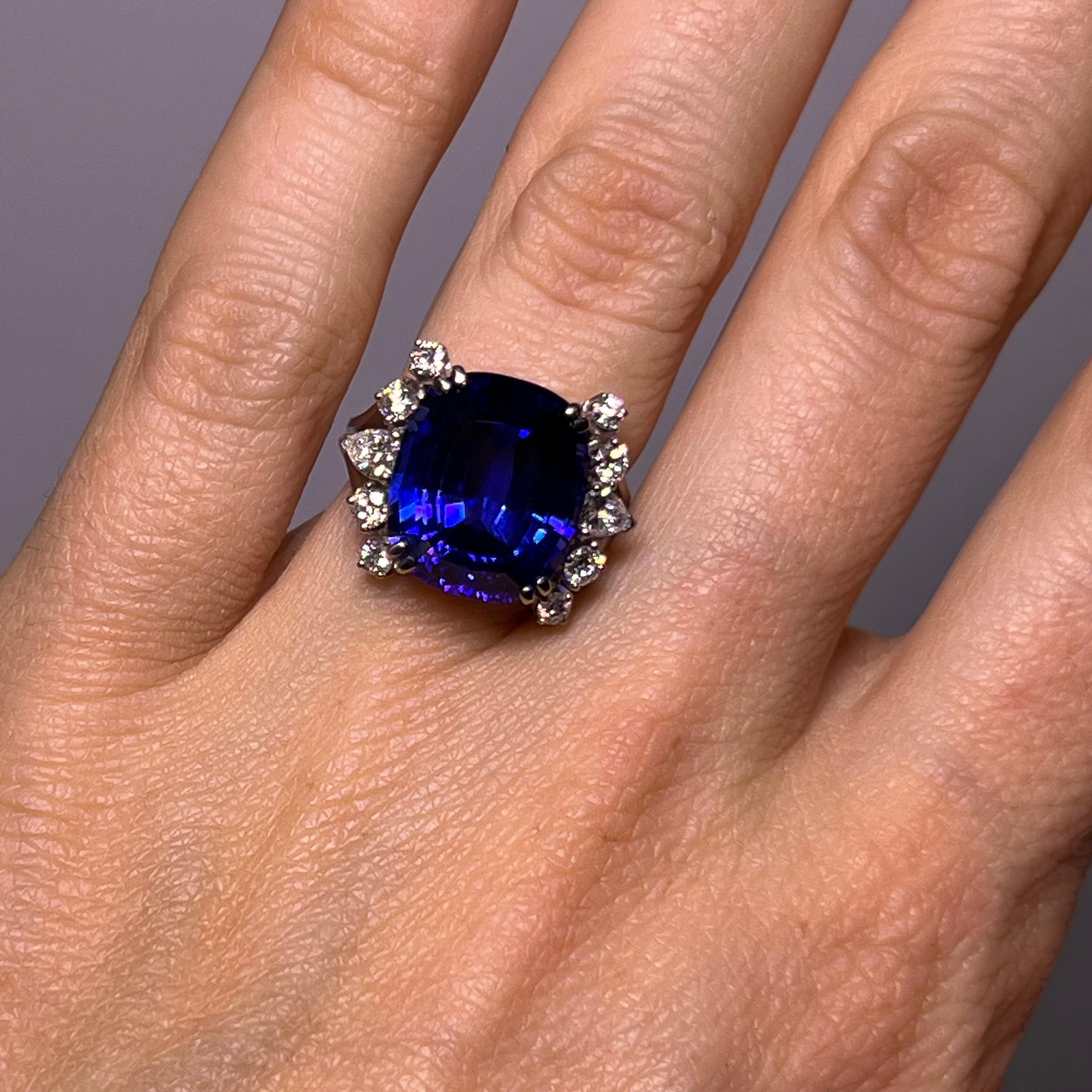 Anello Cocktail con tanzanite e diamanti in oro bianco 18 carati in vendita 10