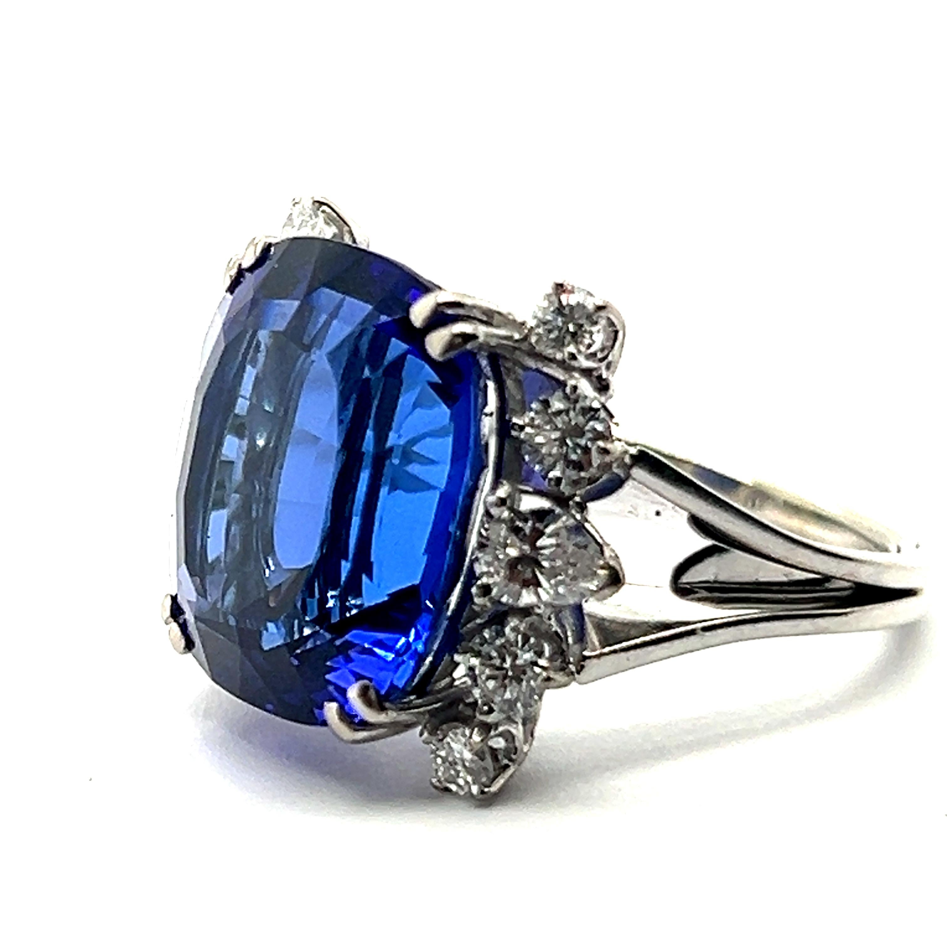 Anello Cocktail con tanzanite e diamanti in oro bianco 18 carati in vendita 1