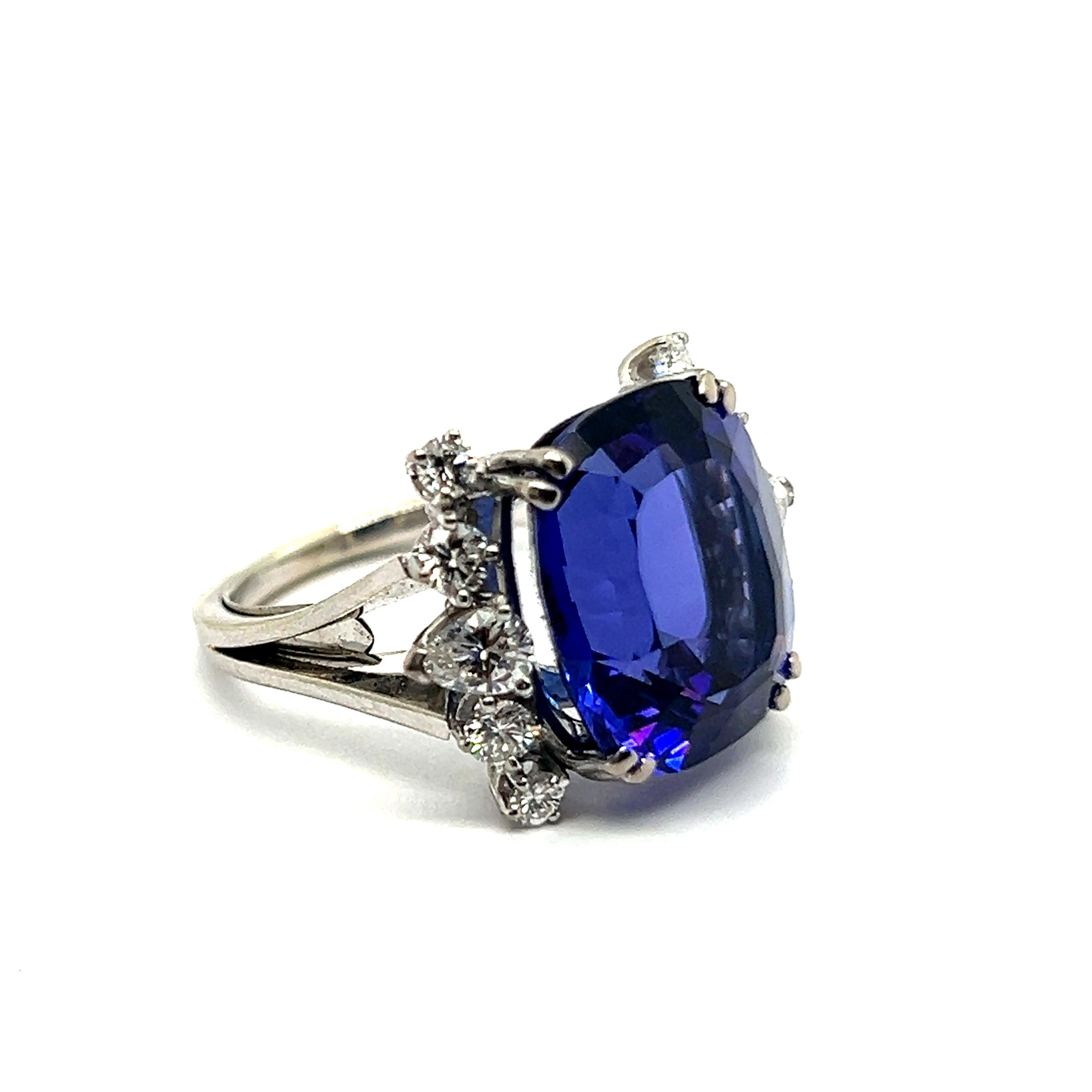 Anello Cocktail con tanzanite e diamanti in oro bianco 18 carati in vendita 2