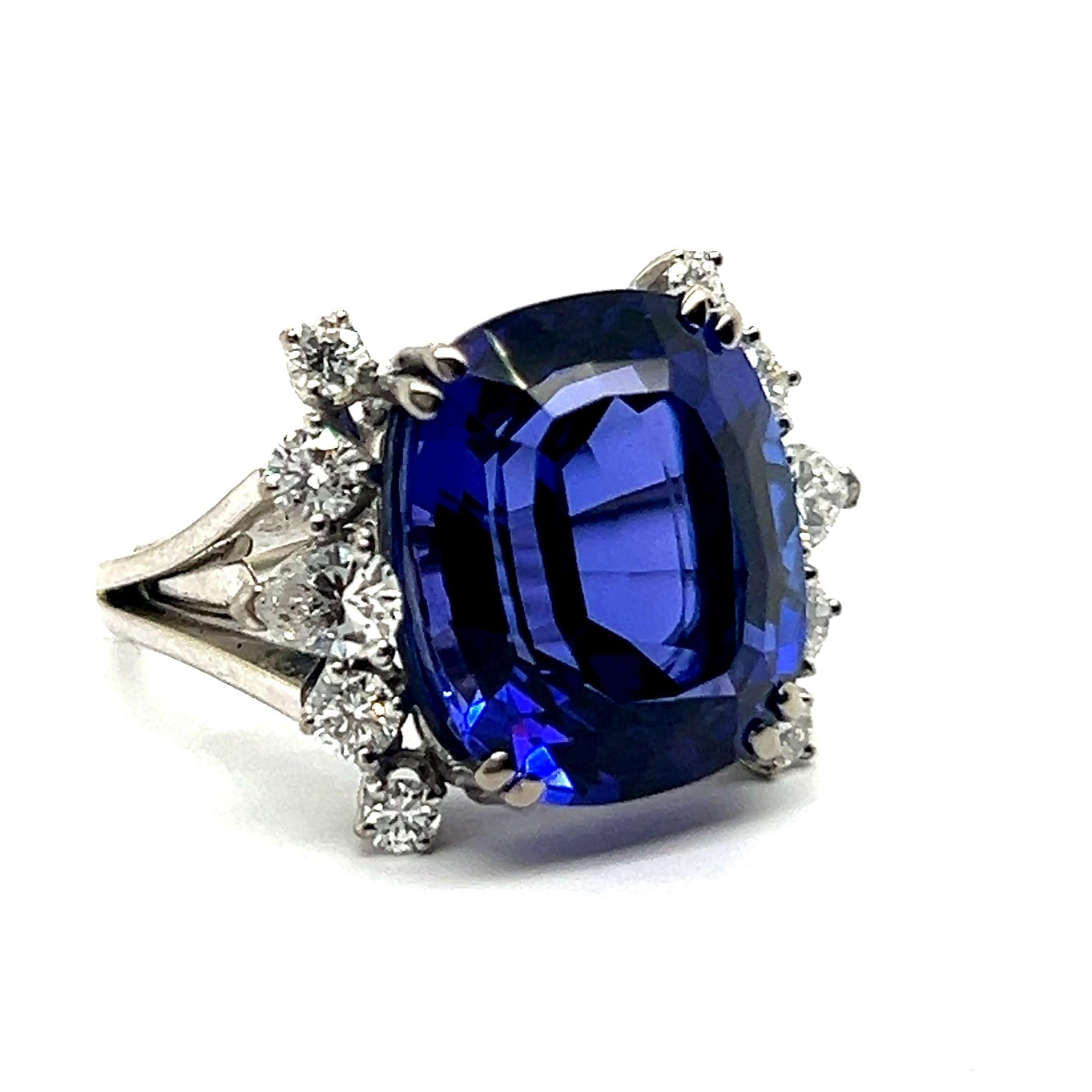 Anello Cocktail con tanzanite e diamanti in oro bianco 18 carati in vendita 3