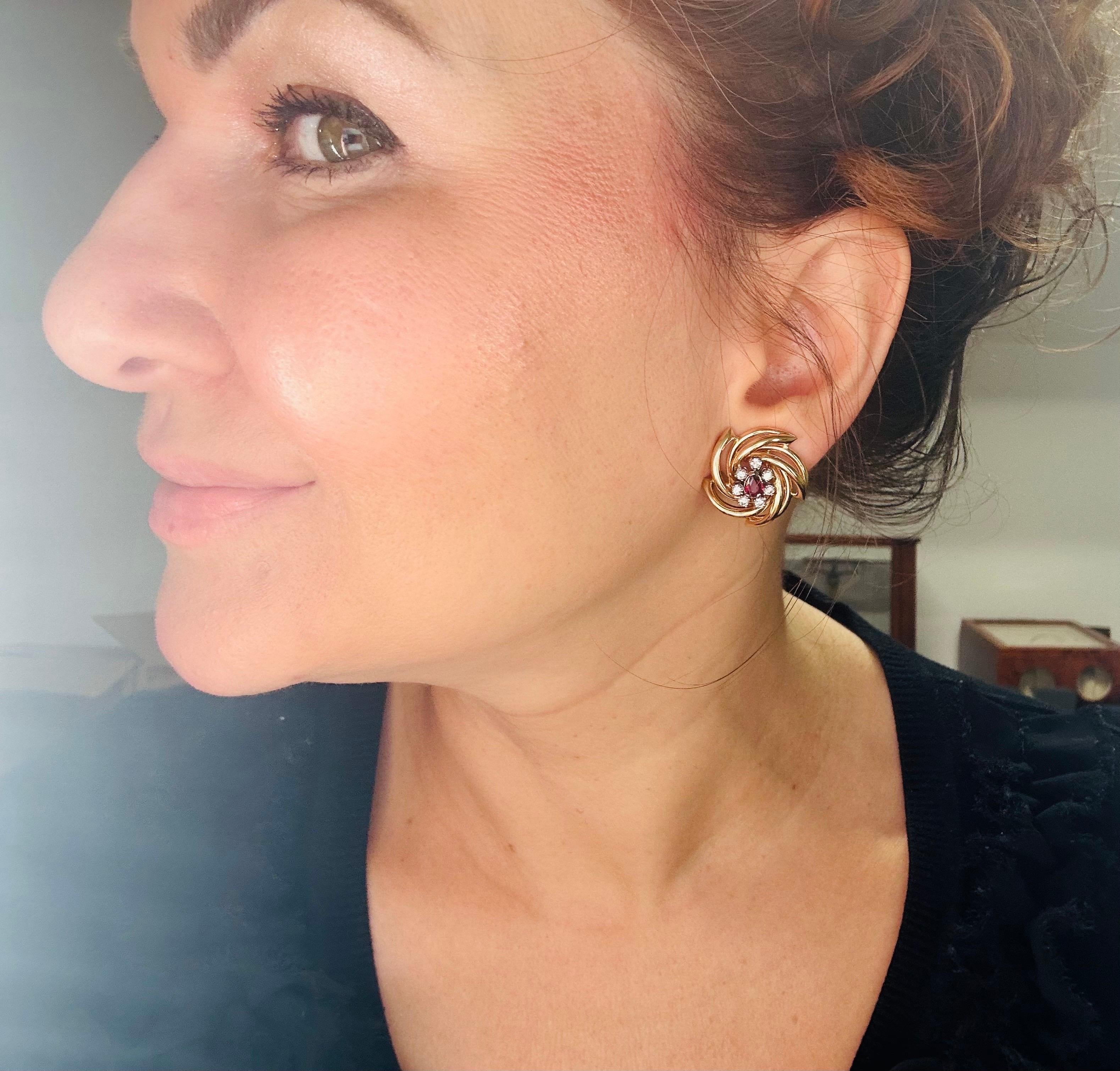 Cocktail ruby diamond earrings 14KT gold In Excellent Condition For Sale In Jupiter, FL