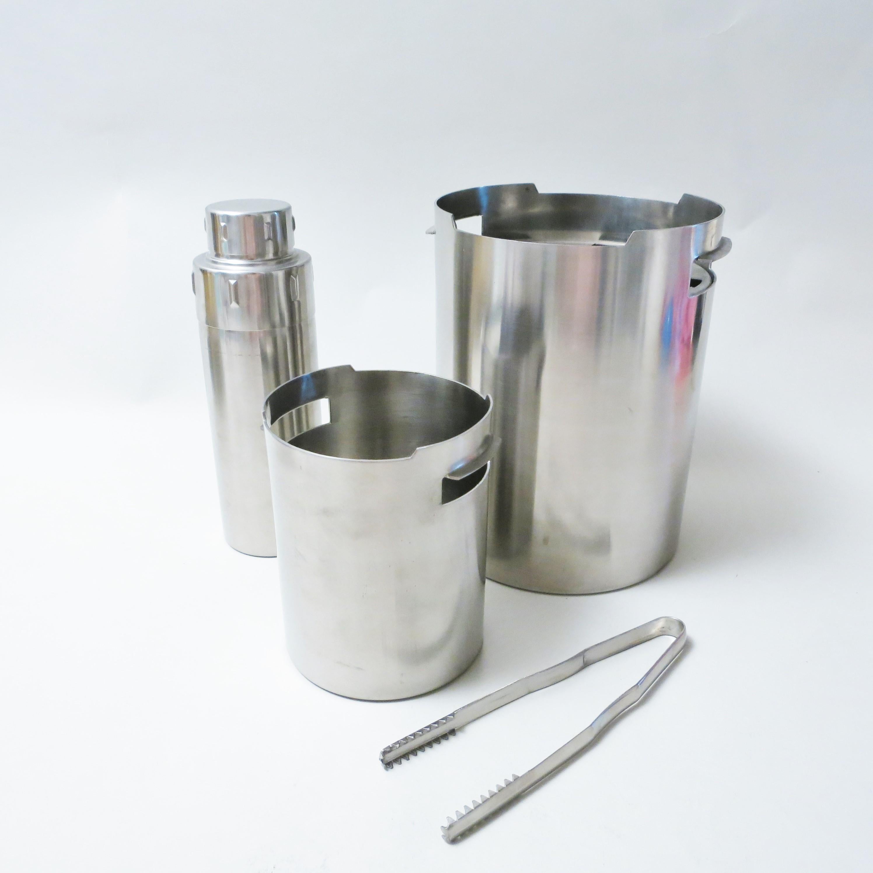 Cocktail set with a shaker, a icebucket and a bottle cooler designed by Gio Ponti for the Hotel Parco dei Principi di Roma and produced by Calderoni in stainless steel in the 1960s.
 
