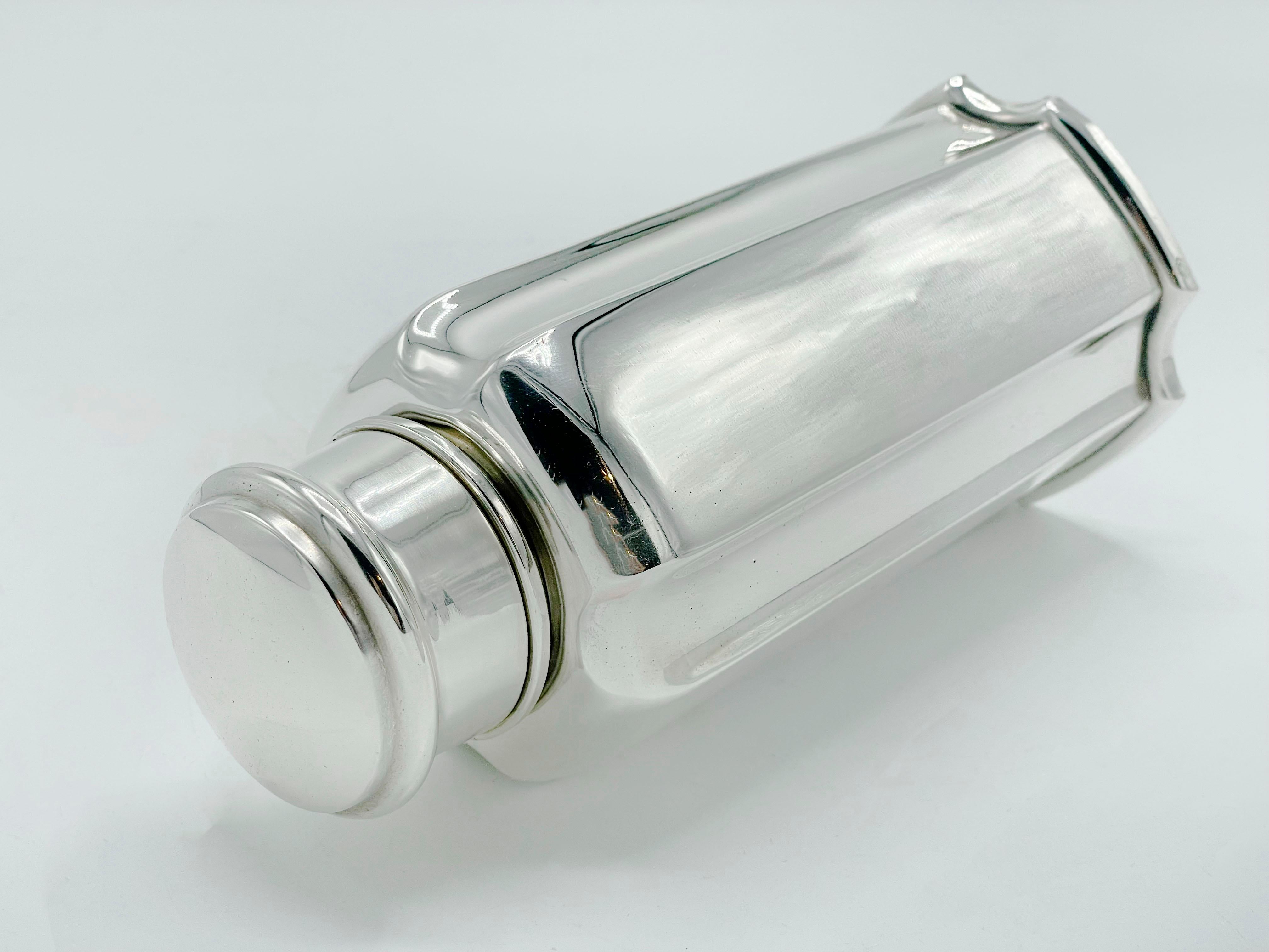  Cocktail Shaker by Christofle Paris, Art Deco Silverplate In Good Condition For Sale In Autonomous City Buenos Aires, CABA