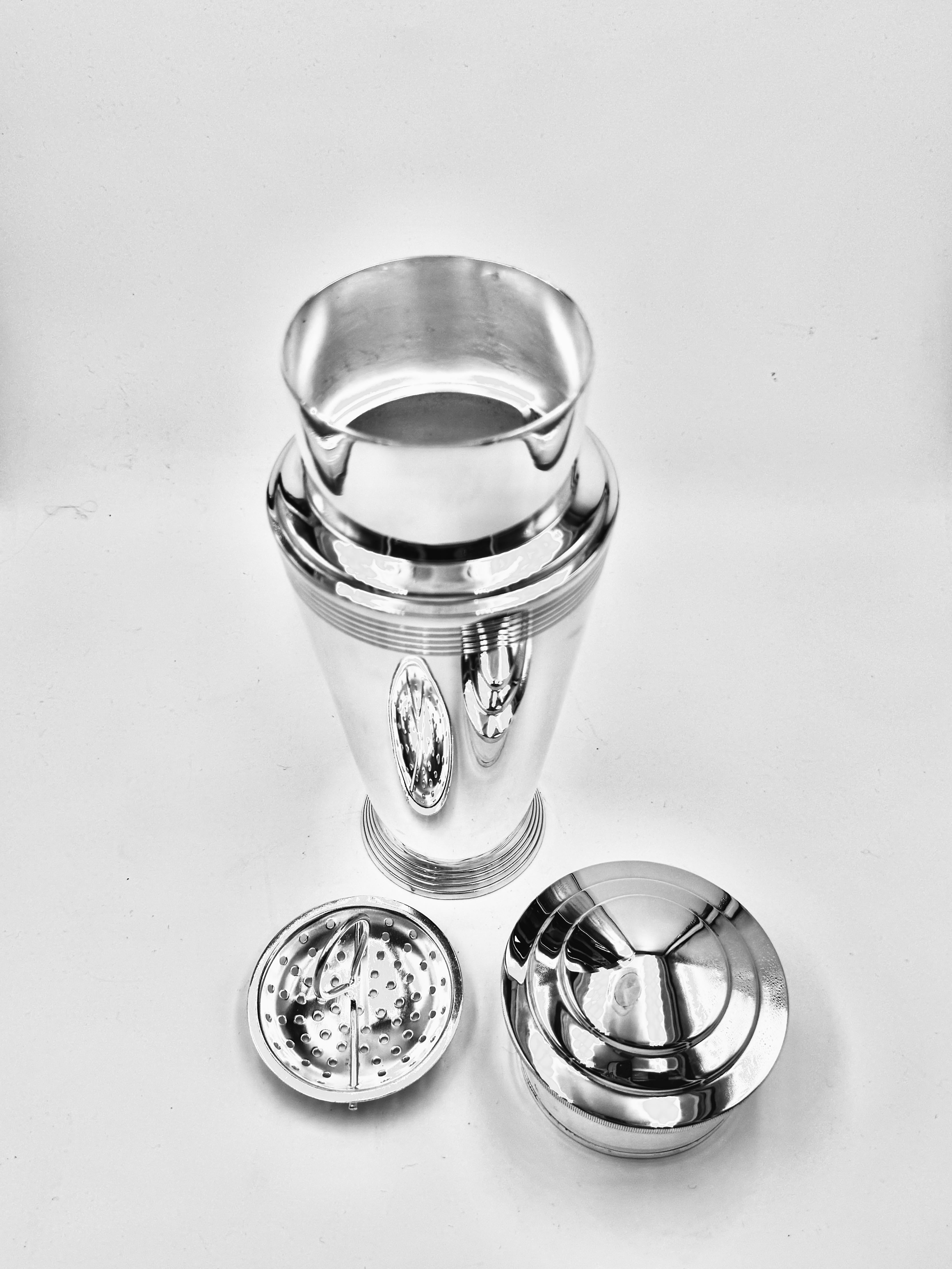 Mid-20th Century Cocktail Shaker For Sale