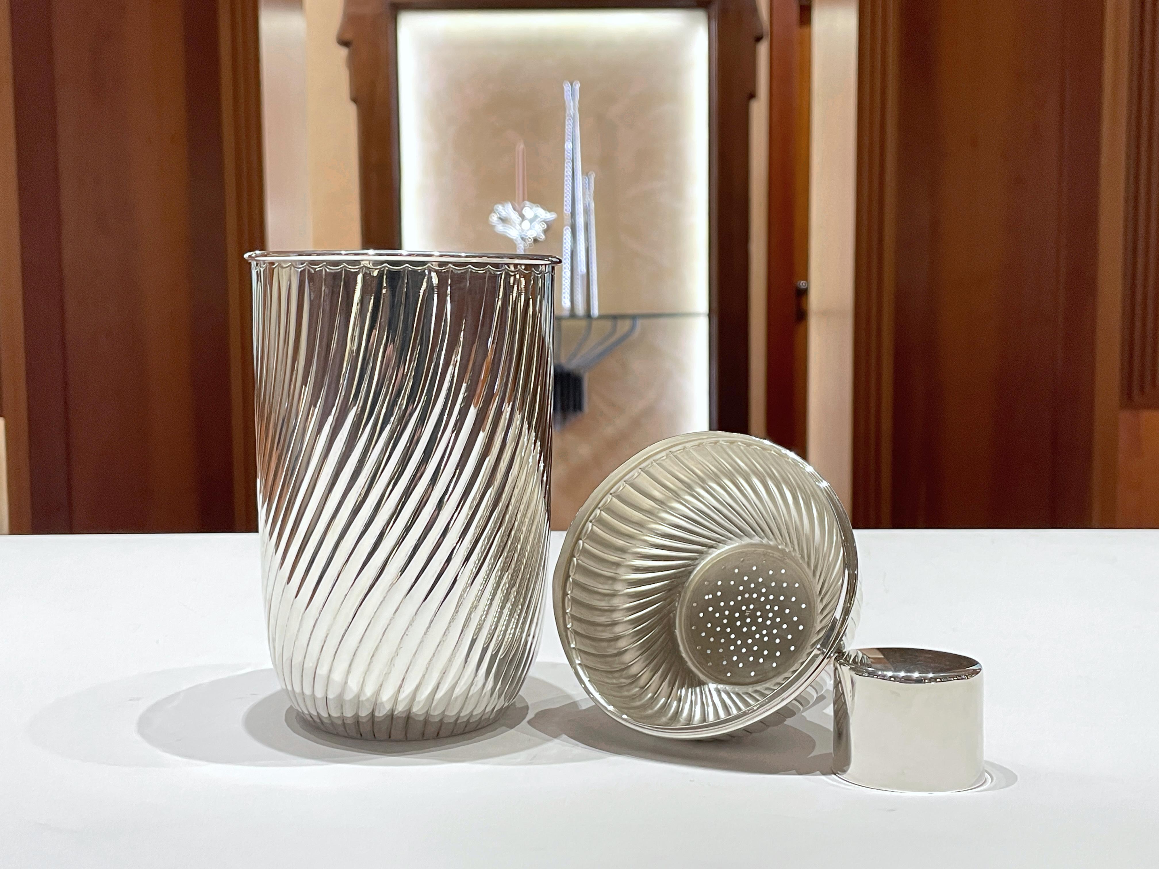 Contemporary Silver cocktail shaker 800 For Sale