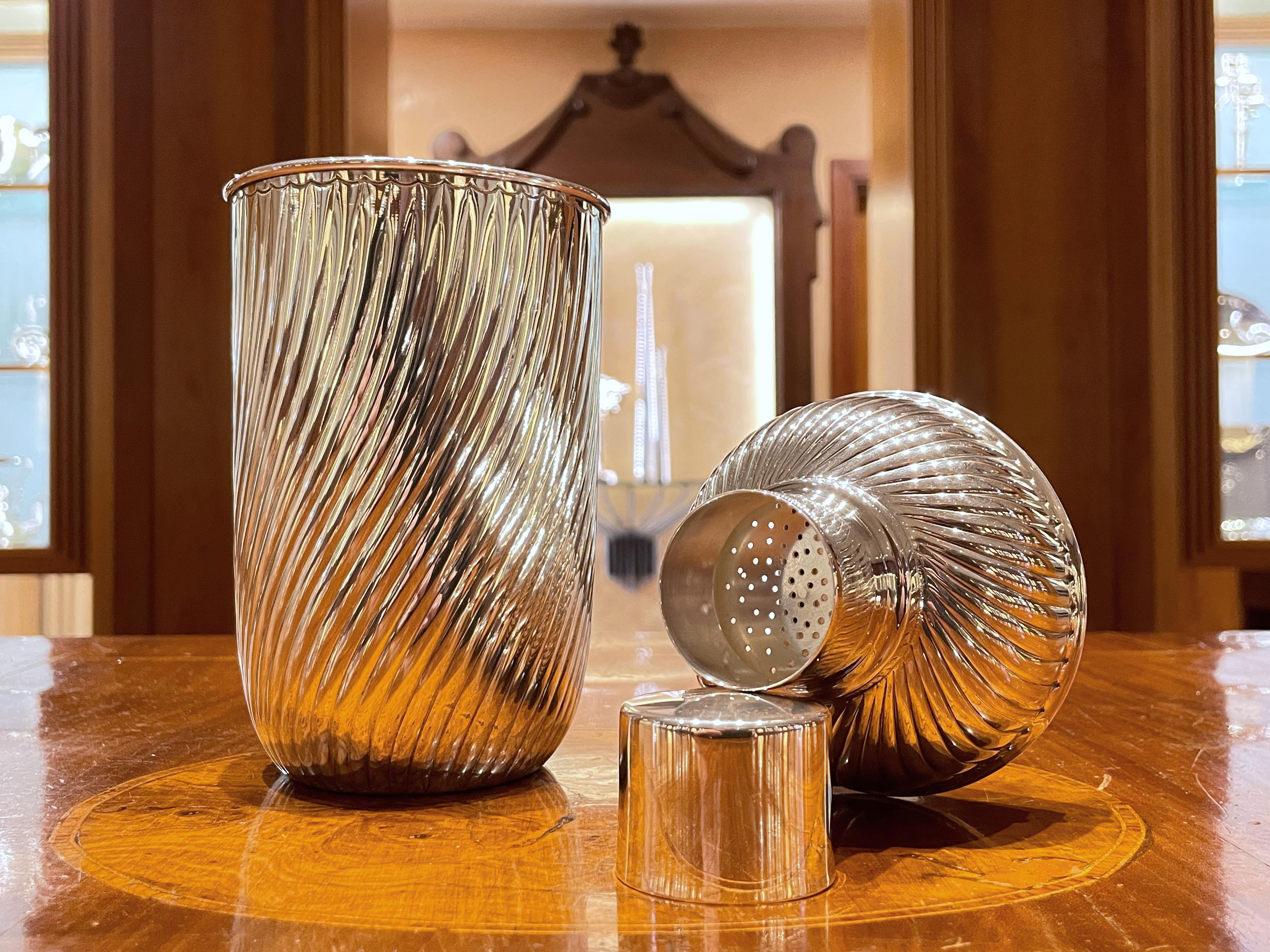 Silver cocktail shaker 800 For Sale 1