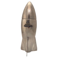 Cocktailshaker, Modelliert als Rakete mit Royal Artillery Insignia