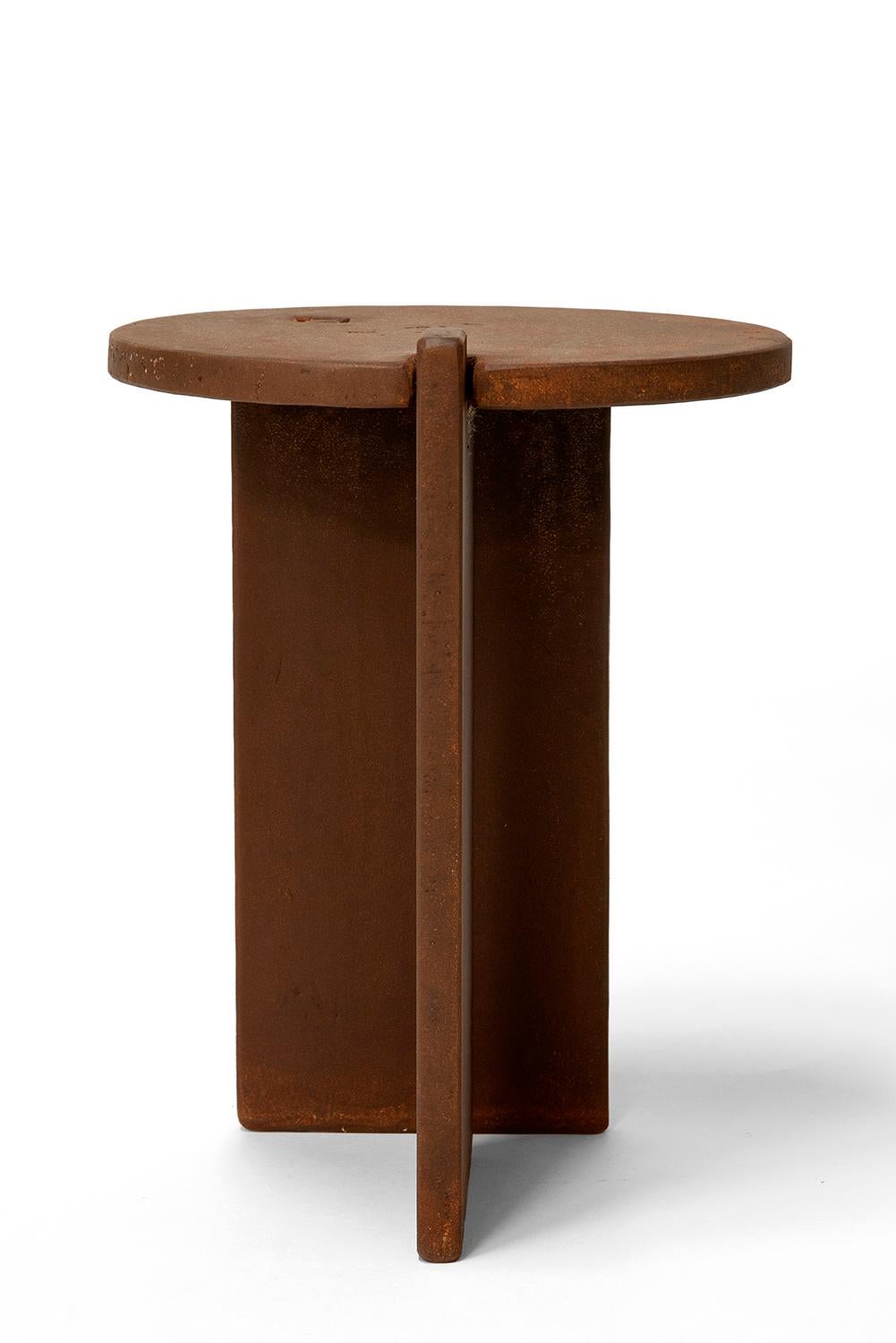 Moulage Cocktail Side Table Modern Contemporary Round Handmade Corten Rust Steel (Table d'appoint pour cocktails) en vente