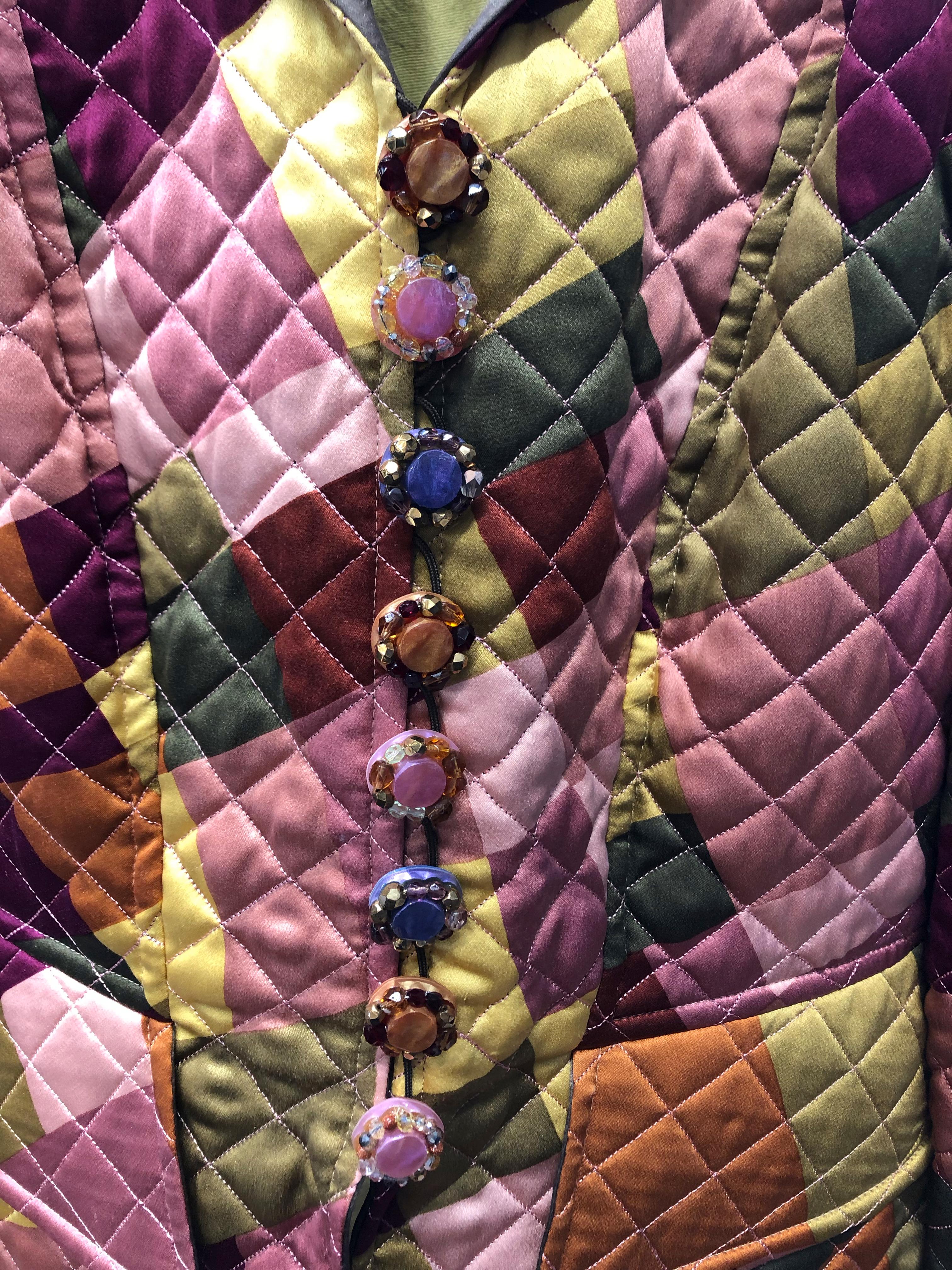 Falda-traje de cóctel con chaqueta acolchada y botones joya Christian Lacroix en venta 2