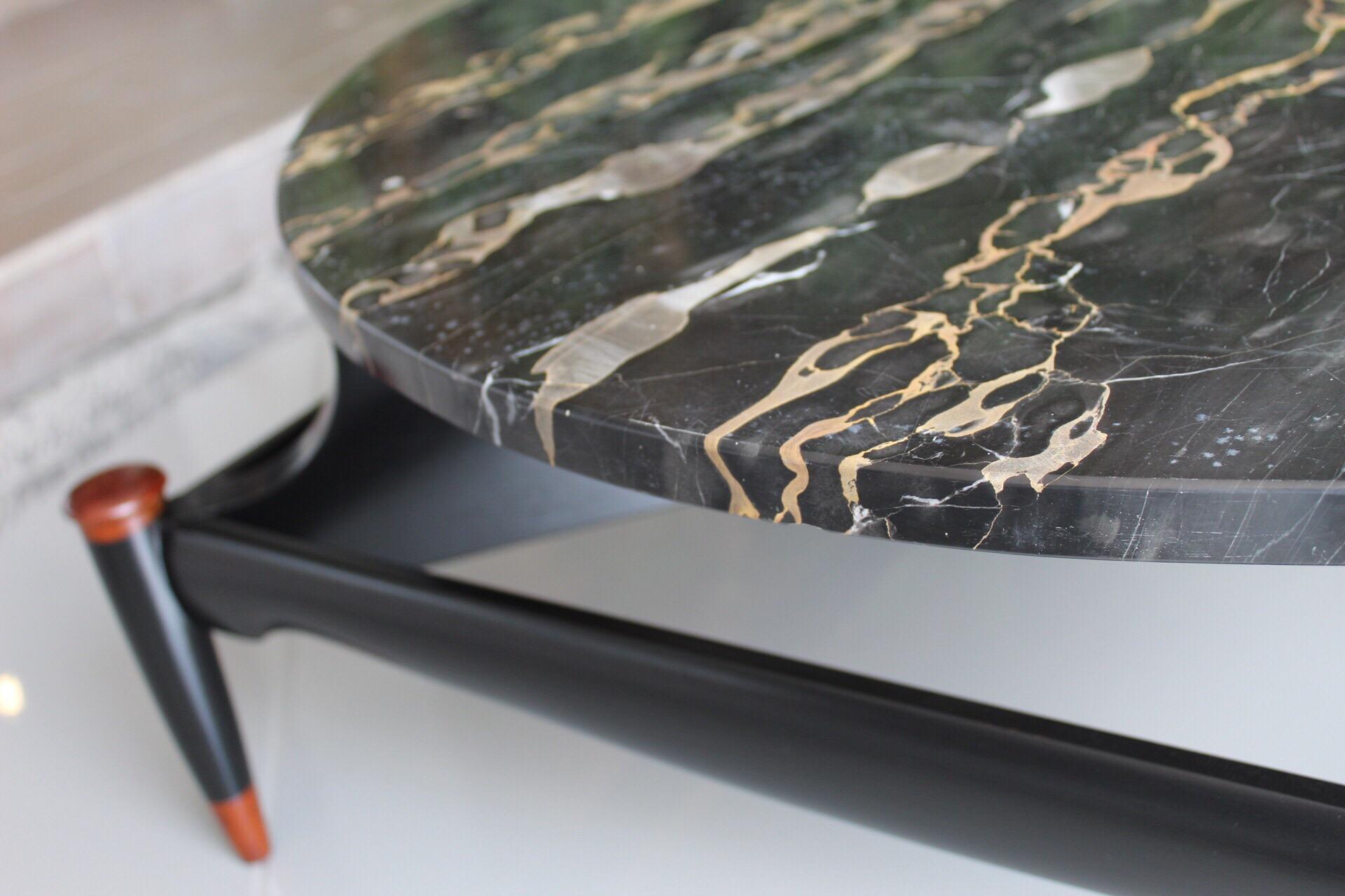 Cocktail Table in Black Portoro Marble and Mahogany by Frank Kyle In Good Condition In San Pedro Garza Garcia, Nuevo Leon