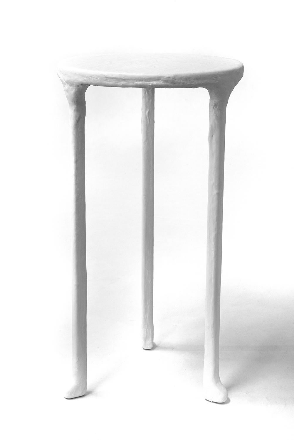 Cocktail Table Pair Modern Handgeformt Rund Handverputzt Stahl  (Moderne) im Angebot