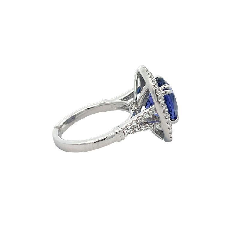 Cocktail Tanzanite 5.32 CT & White Diamond Ring 1.13 CT 18K White Gold In New Condition For Sale In New York, NY