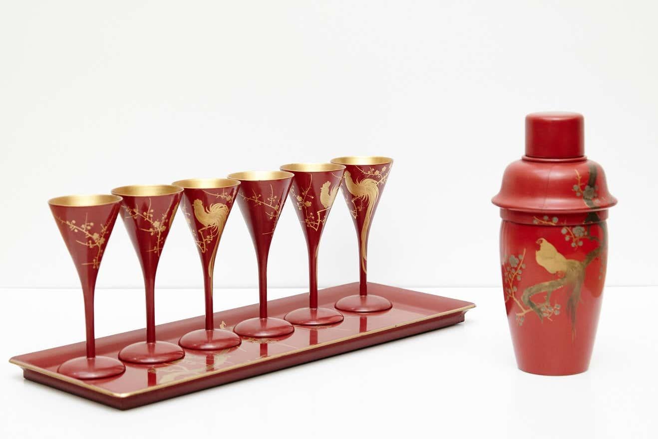 Cocktail-Urushi Japanisches rot lackiertes Set aus England, um 1910 im Zustand „Relativ gut“ im Angebot in Barcelona, Barcelona