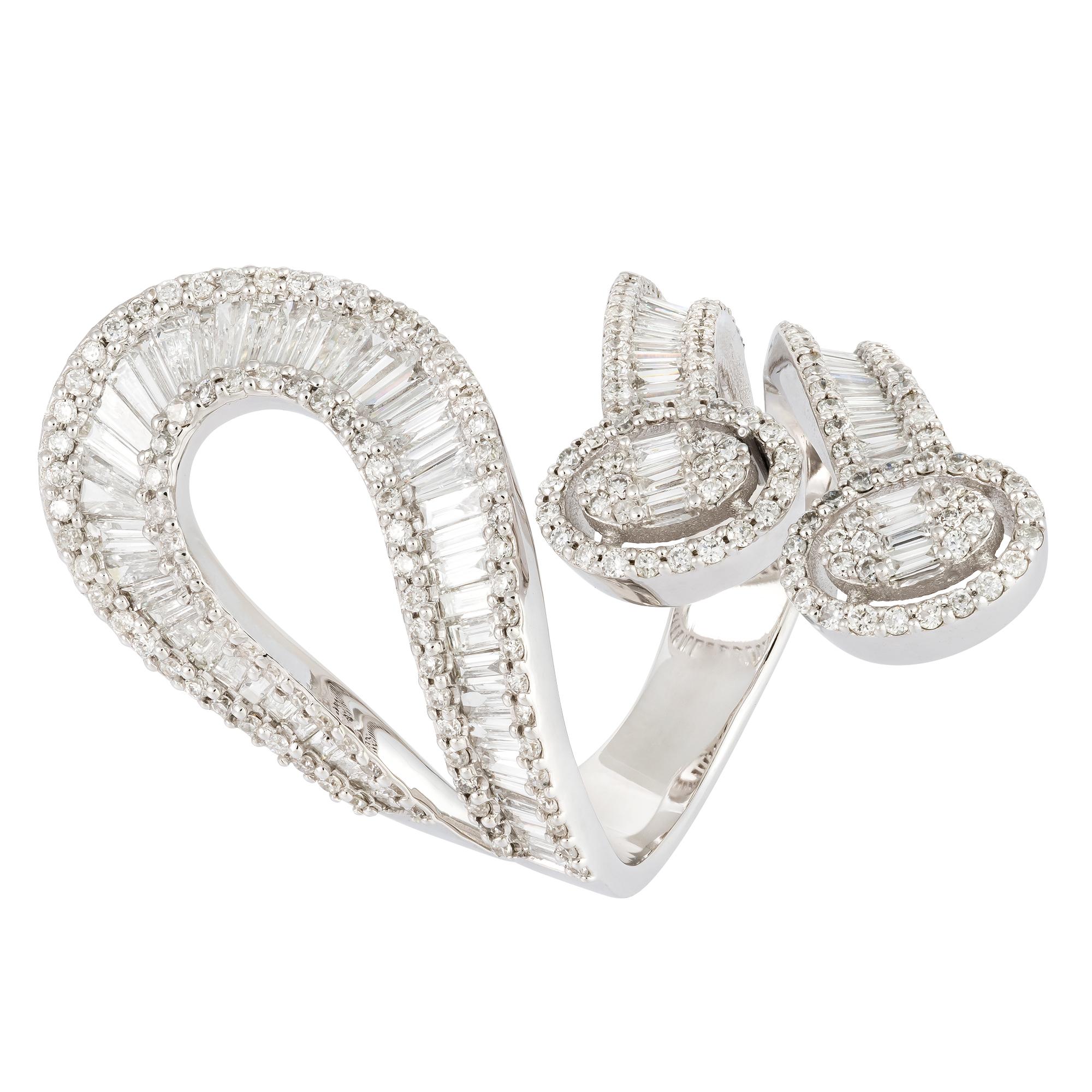 For Sale:  Cocktail White 18K Gold White Diamond Ring for Her 2