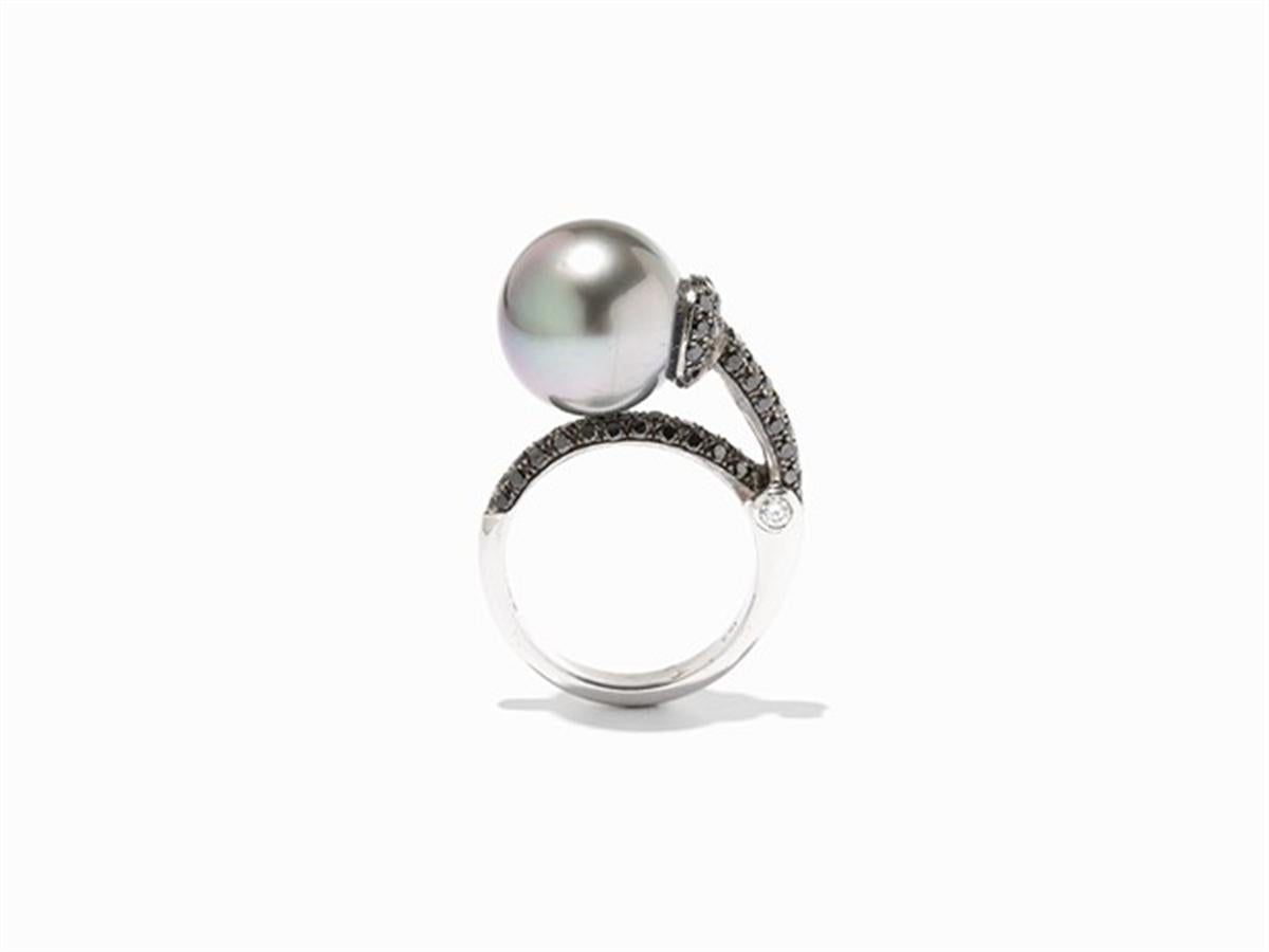 Cocktail Ring with Tahitian Pearl and Diamonds, 18 Karat 1