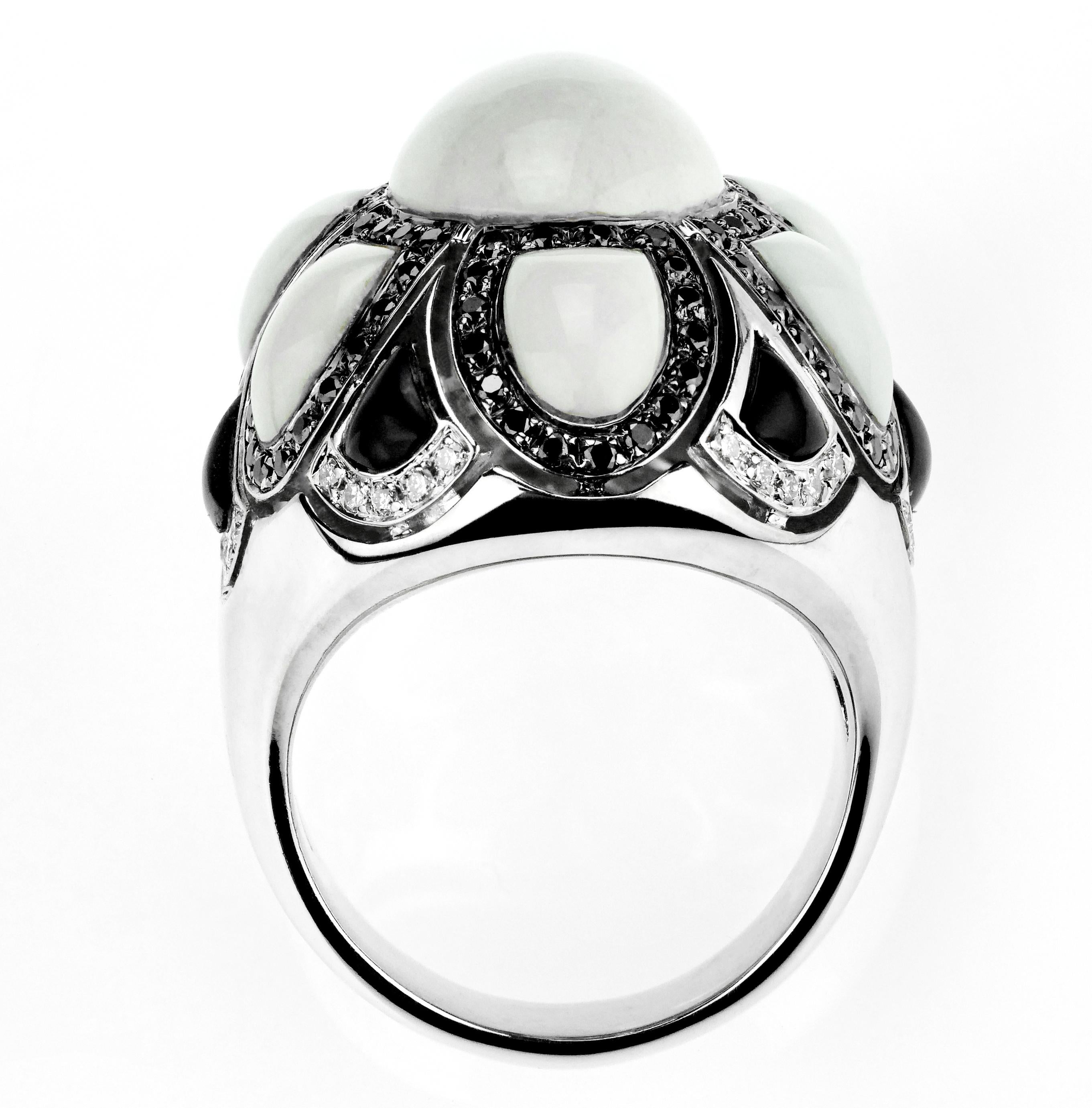Modern Cocktail Ring with Black and White Diamonds in 18 Karat Gold by Enrico Dani For Sale