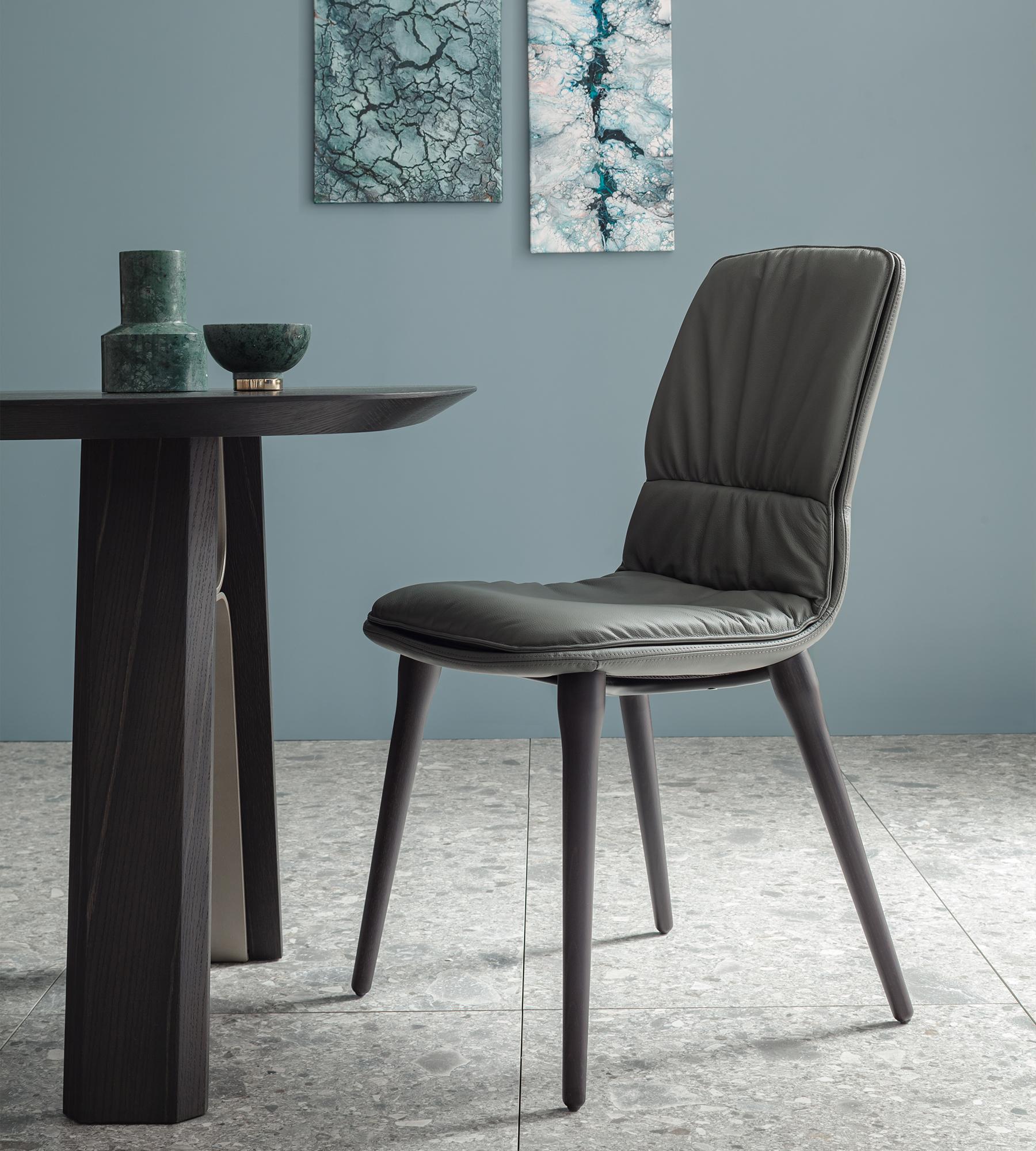 Coco Anthrazit leder und eiche dunkel stuhl von Morica Design
Abmessungen: T 61 x B 47 x H 91 cm.
MATERIALIEN: Anthrazitfarbenes Leder, dunkle Eiche.

Erhältlich in den Lederarten Anthrazit, Tortora, Oyster oder Cognac.
Erhältlich in Nussbaum, Eiche