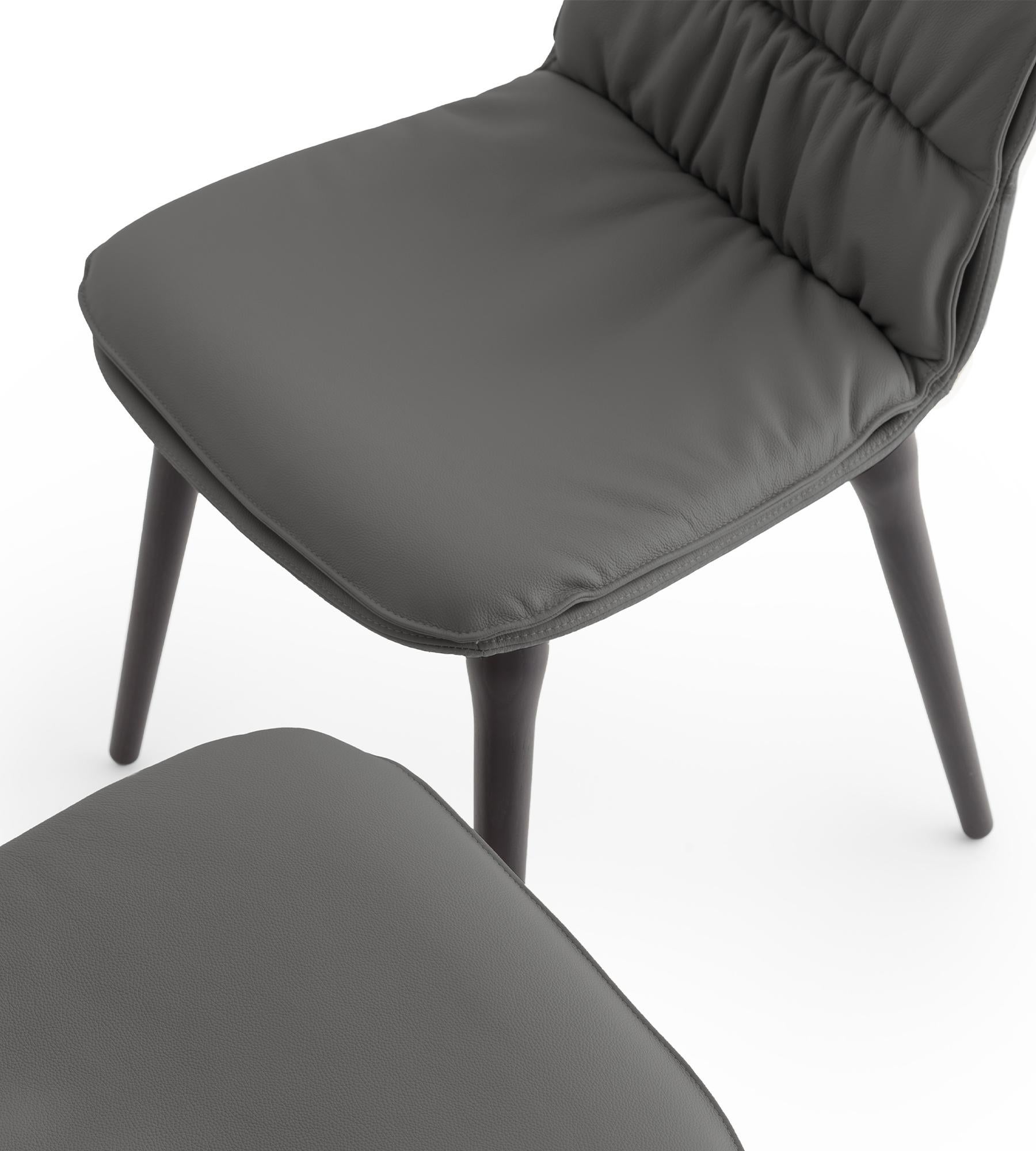 Coco Anthrazit leder und eiche dunkel stuhl von Morica Design im Angebot 1