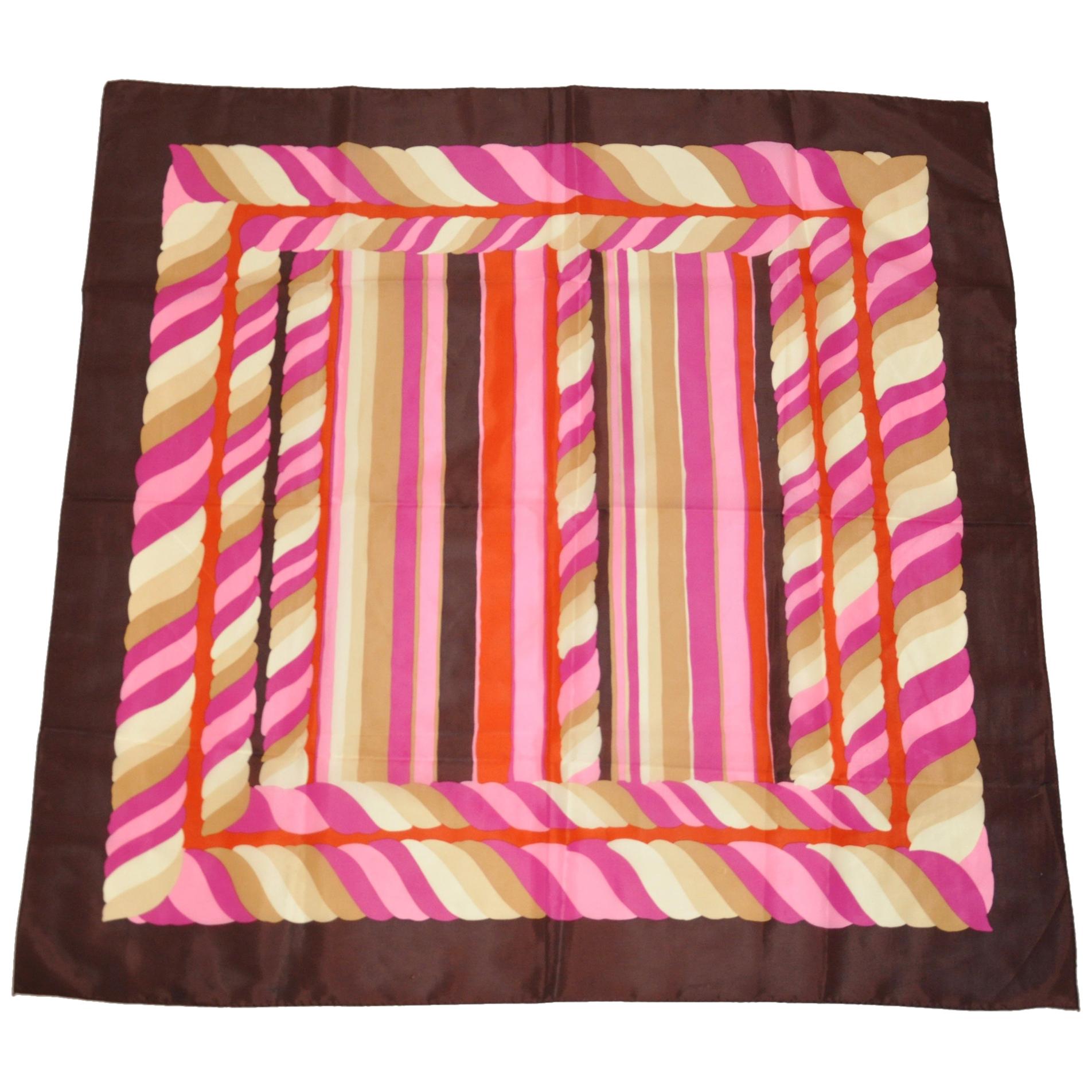 Coco Brauner Schal mit mehrfarbiger Bordüre mit „Candy Canes“